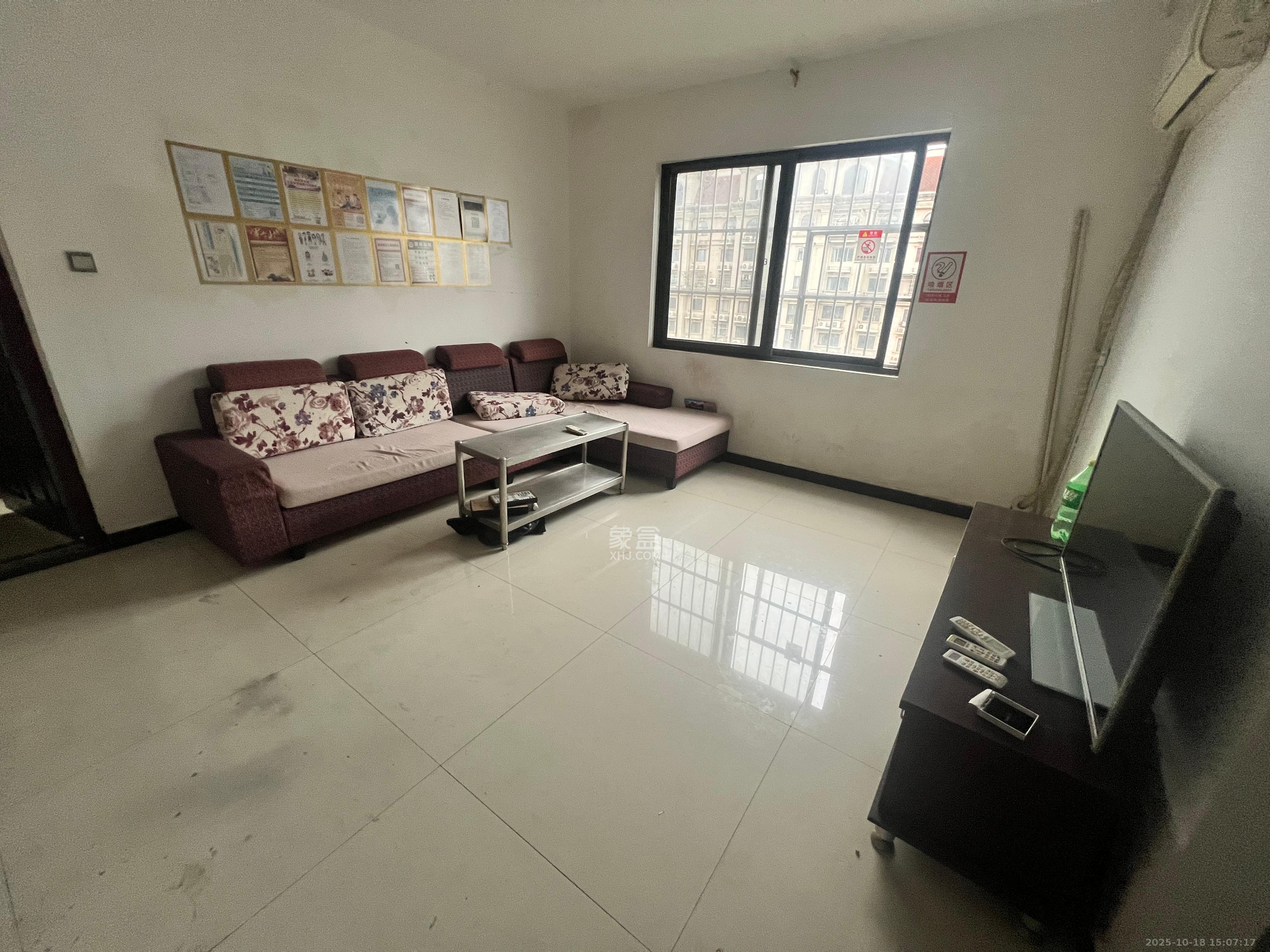 阳光锦城  3室2厅1卫    2800.0元/月