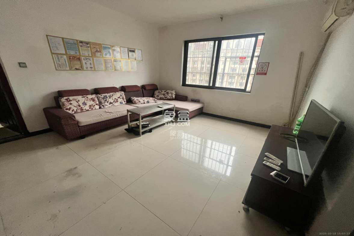 阳光锦城 3室2厅1卫 2800.0元/月 阳光锦城 3室2厅1卫 2800.0元/月室内图