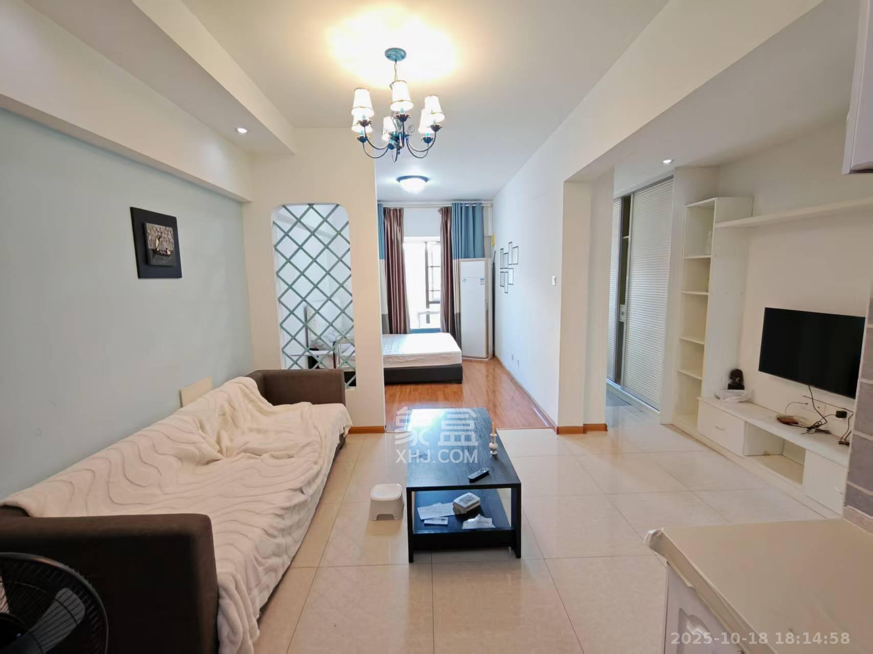 绿地公馆(绿地名邸)  1室1厅1卫    1300.0元/月 绿地公馆(绿地名邸)  1室1厅1卫    1300.0元/月室内图