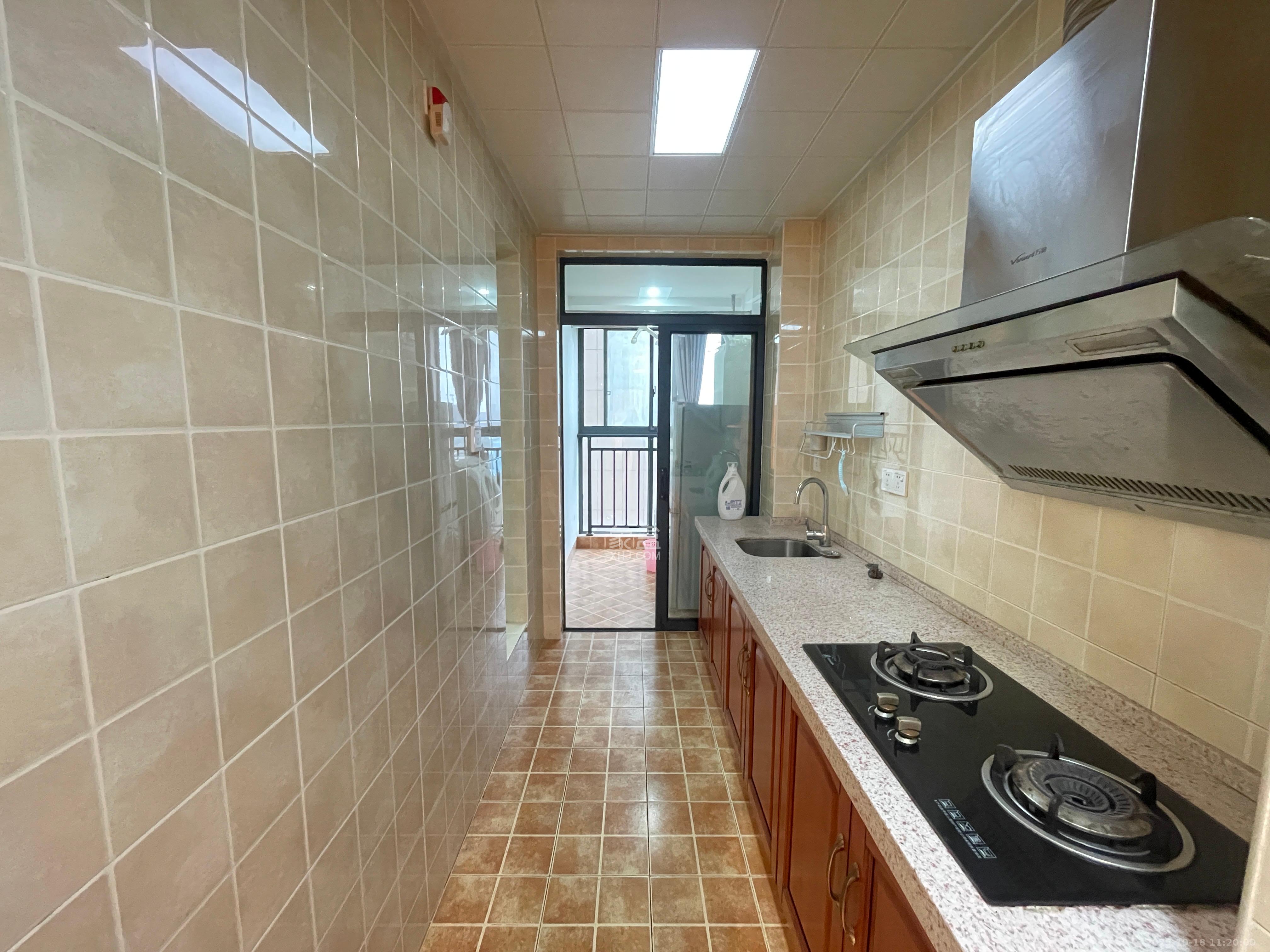 地华梅溪湖畔  1室1厅1卫    1900.0元/月 地华梅溪湖畔  1室1厅1卫    1900.0元/月室内图