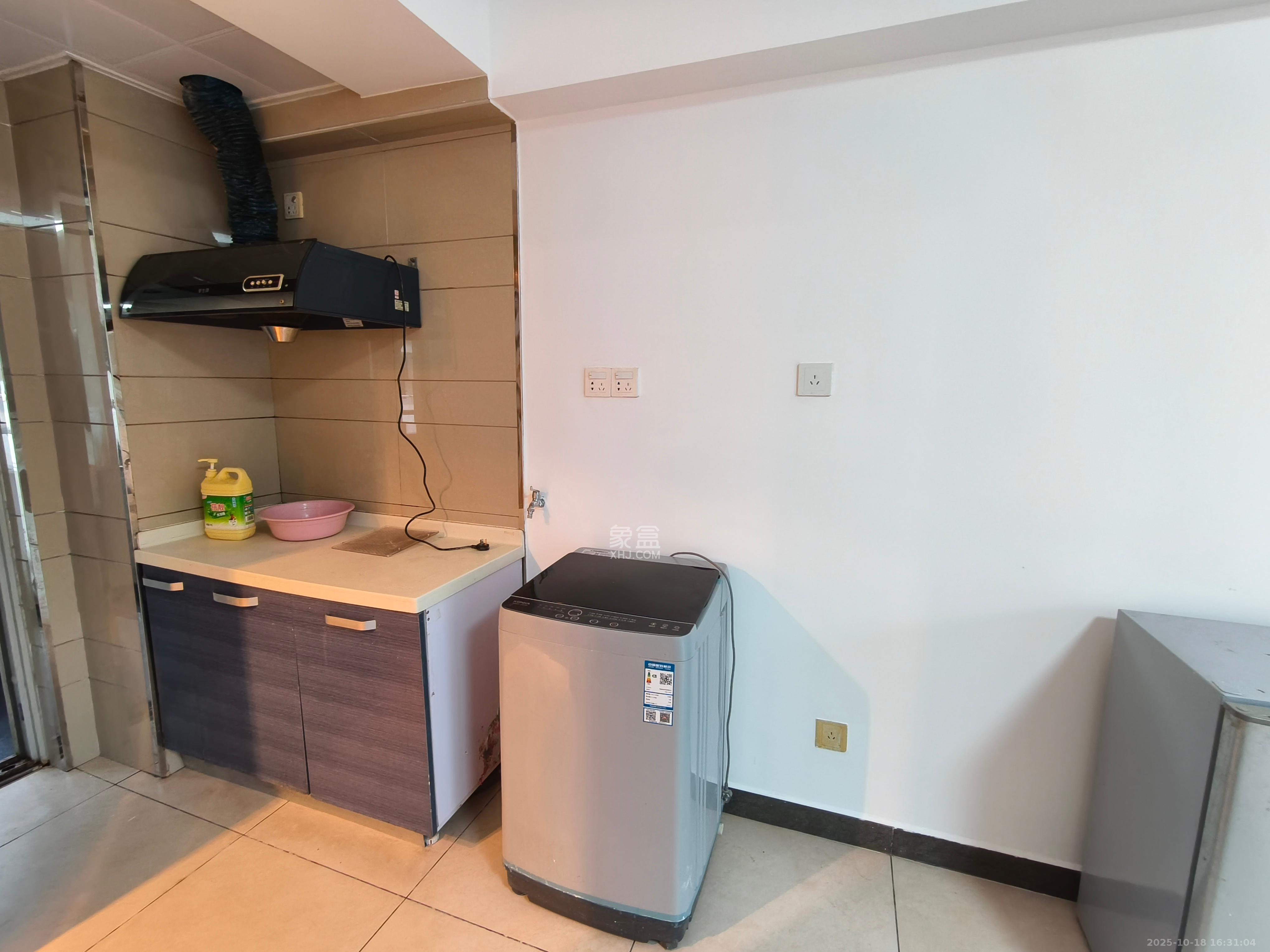 阳光100二期 1室1厅1卫 1100.0元/月 阳光100二期 1室1厅1卫 1100.0元/月室内图