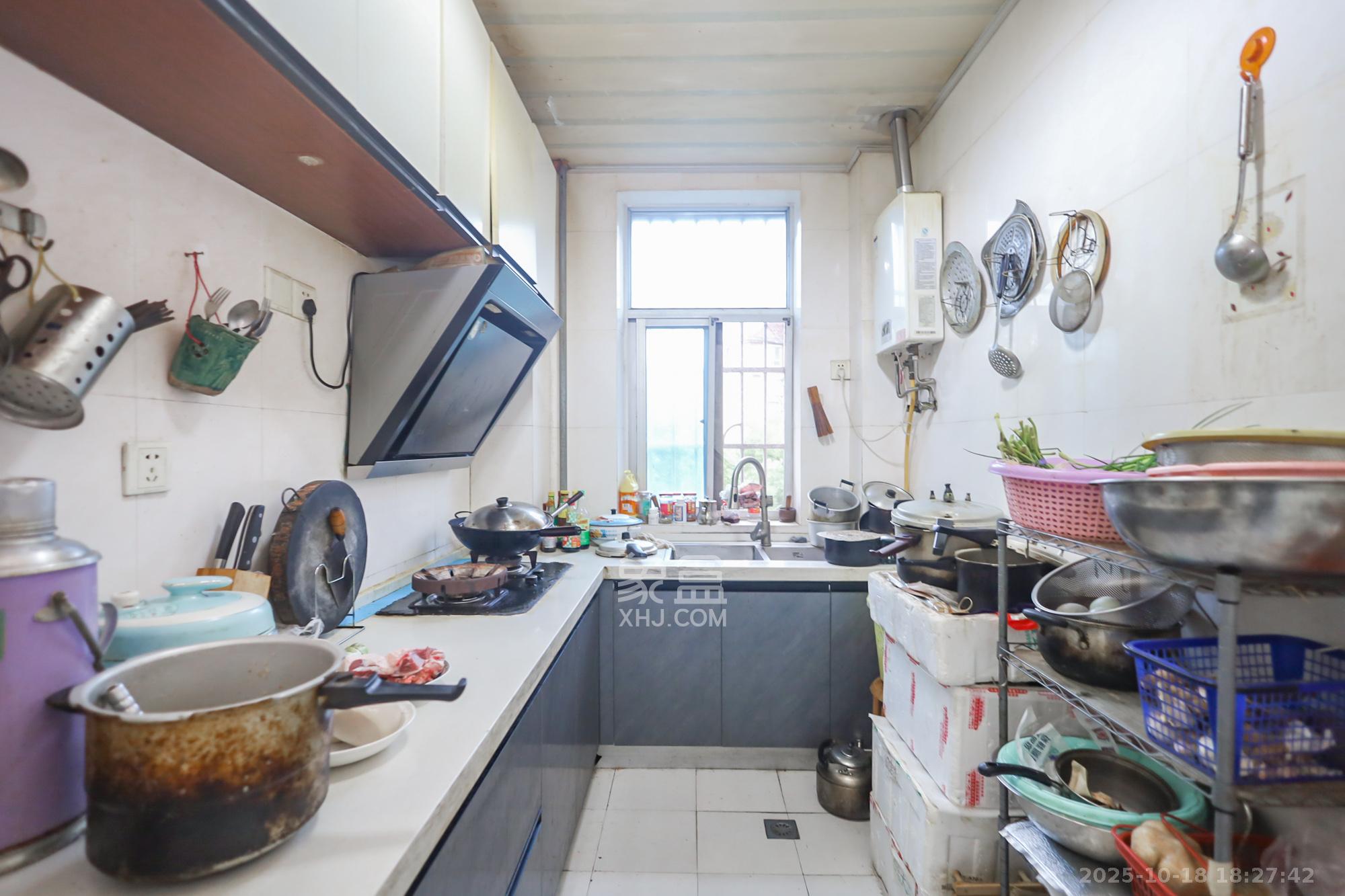 新雅园  3室2厅2卫    98.0万厨房