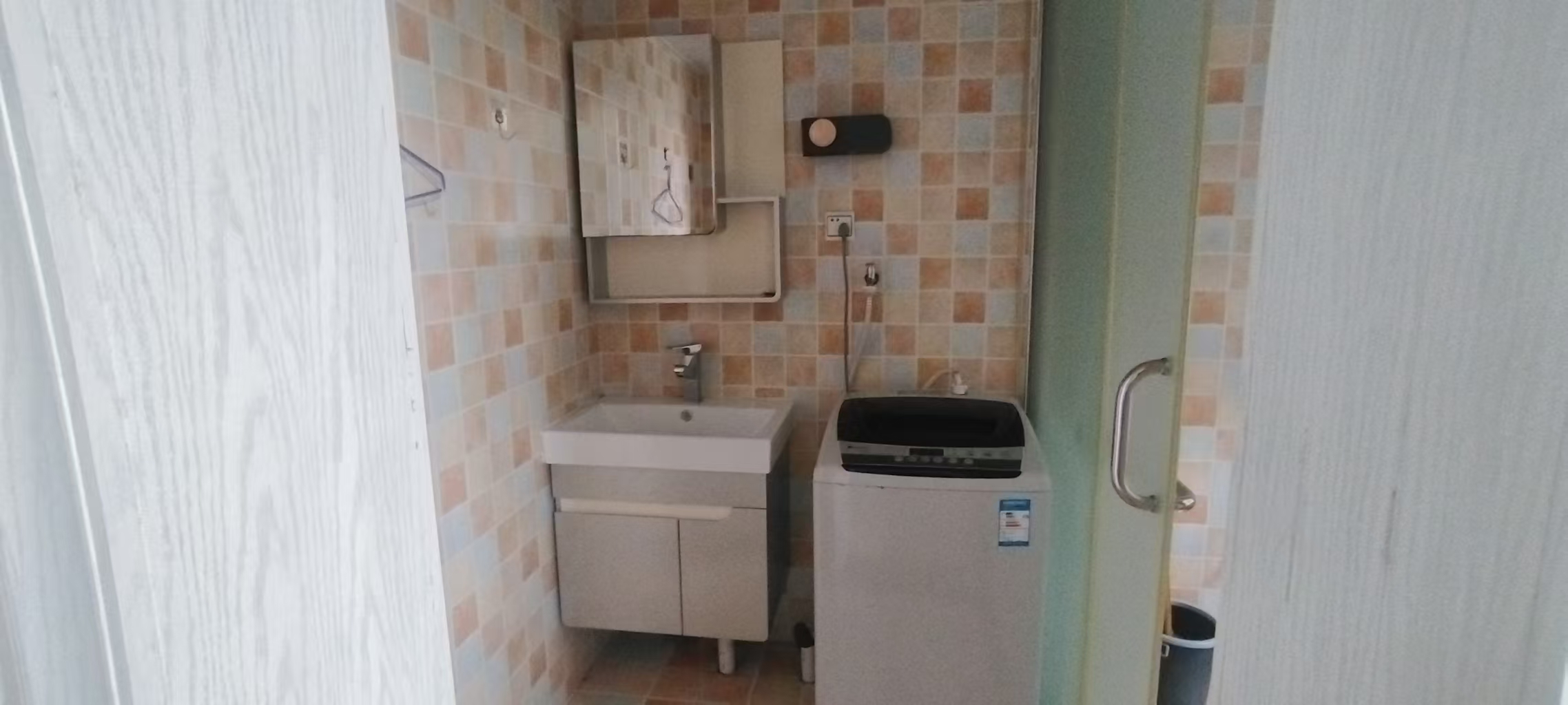 新和香江城(香江城)  1室1厅1卫    900.0元/月 新和香江城(香江城)  1室1厅1卫    900.0元/月室内图