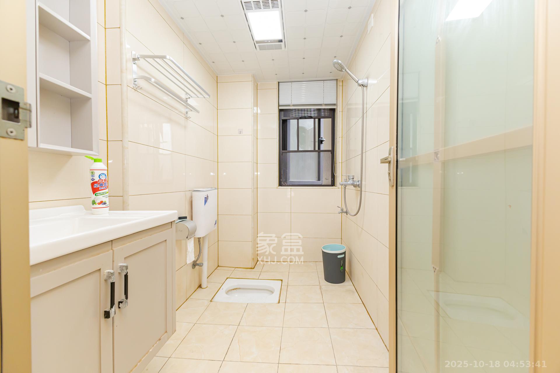 勤诚达境界城  3室2厅2卫    85.0万卫生间