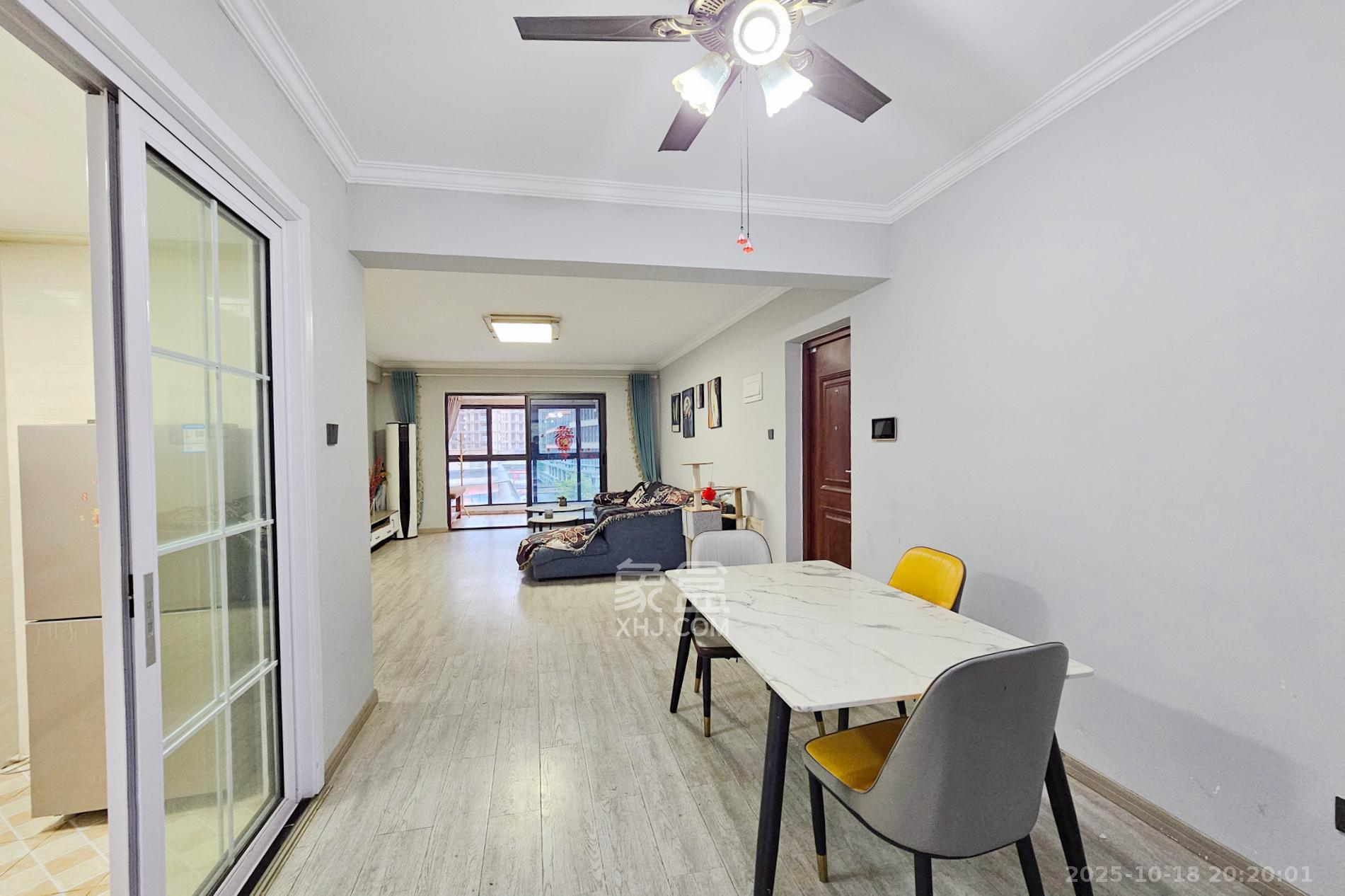 明昇壹城（明昇时代广场）一期  4室2厅2卫    198.0万客厅