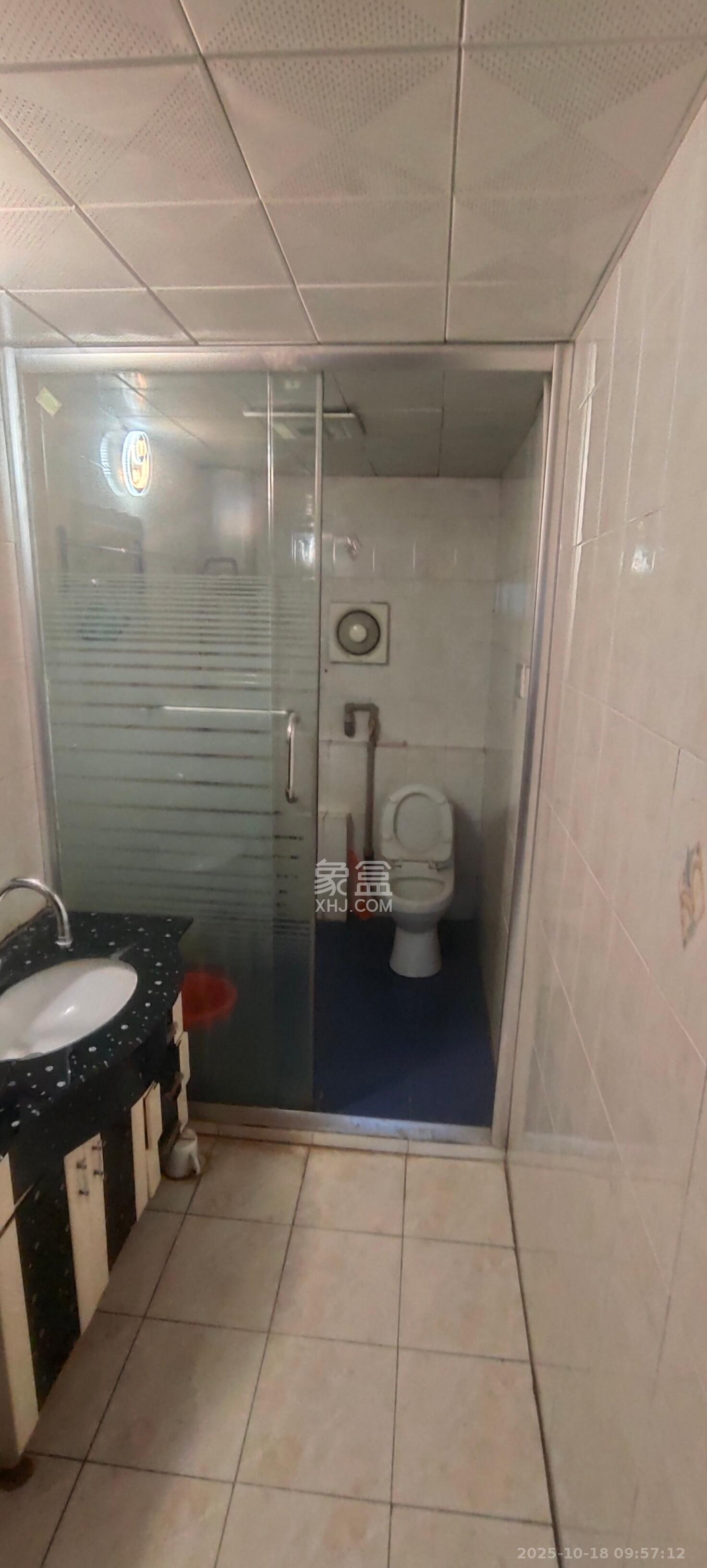 德政园  4室2厅2卫    1600.0元/月 德政园  4室2厅2卫    1600.0元/月室内图