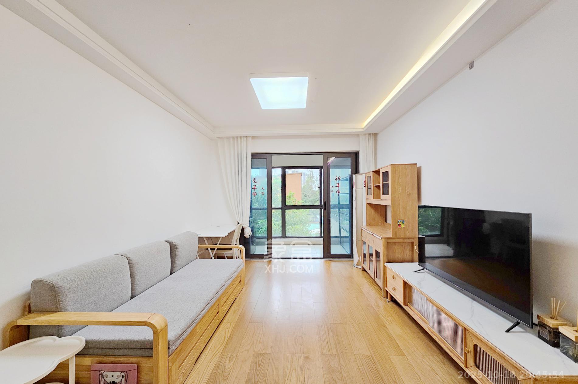 阳光城尚东湾蓝莓苑 2室2厅1卫 59.8万 阳光城尚东湾蓝莓苑 2室2厅1卫 59.8万客厅