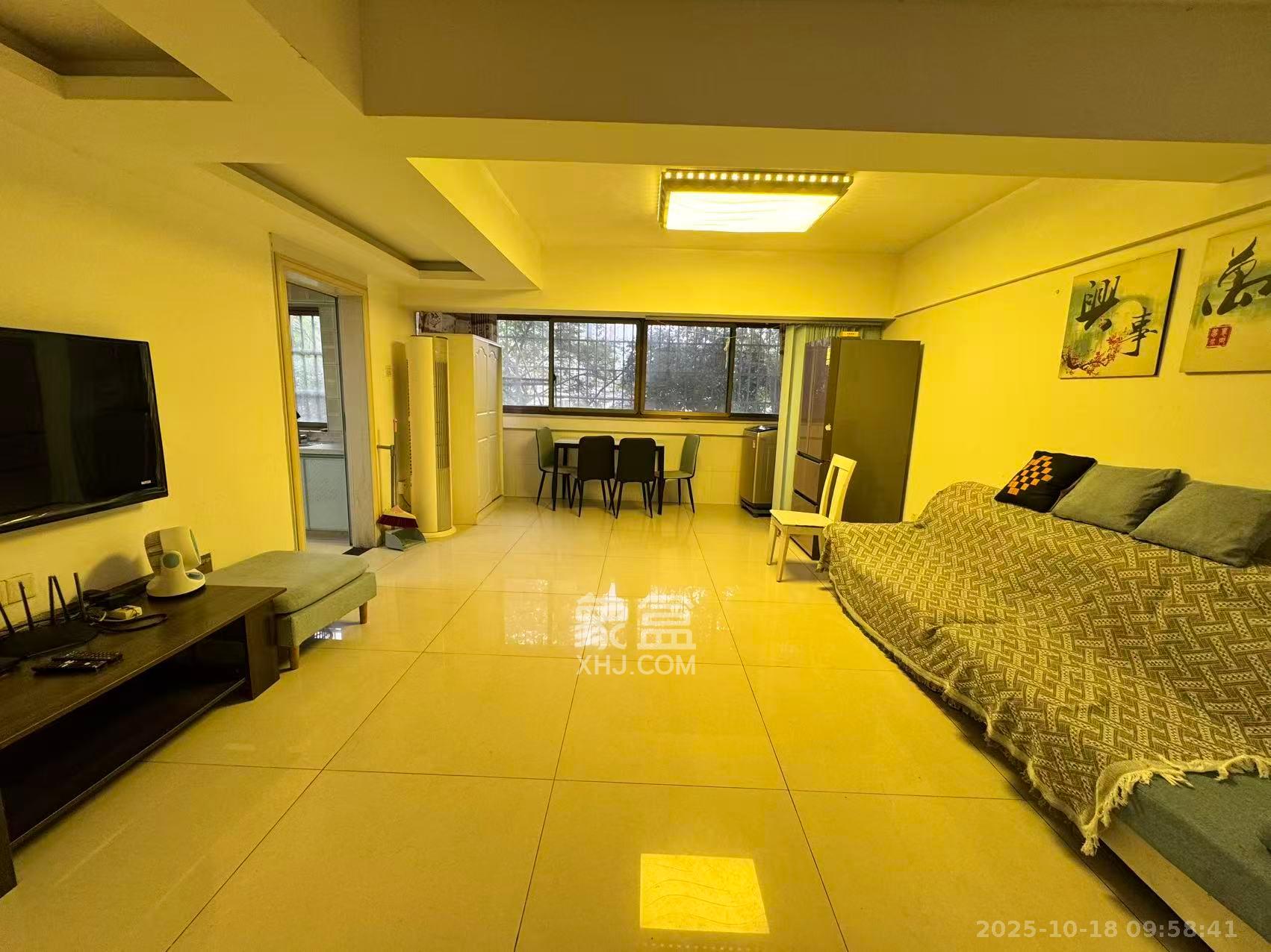 南国嘉苑  3室2厅2卫    2200.0元/月