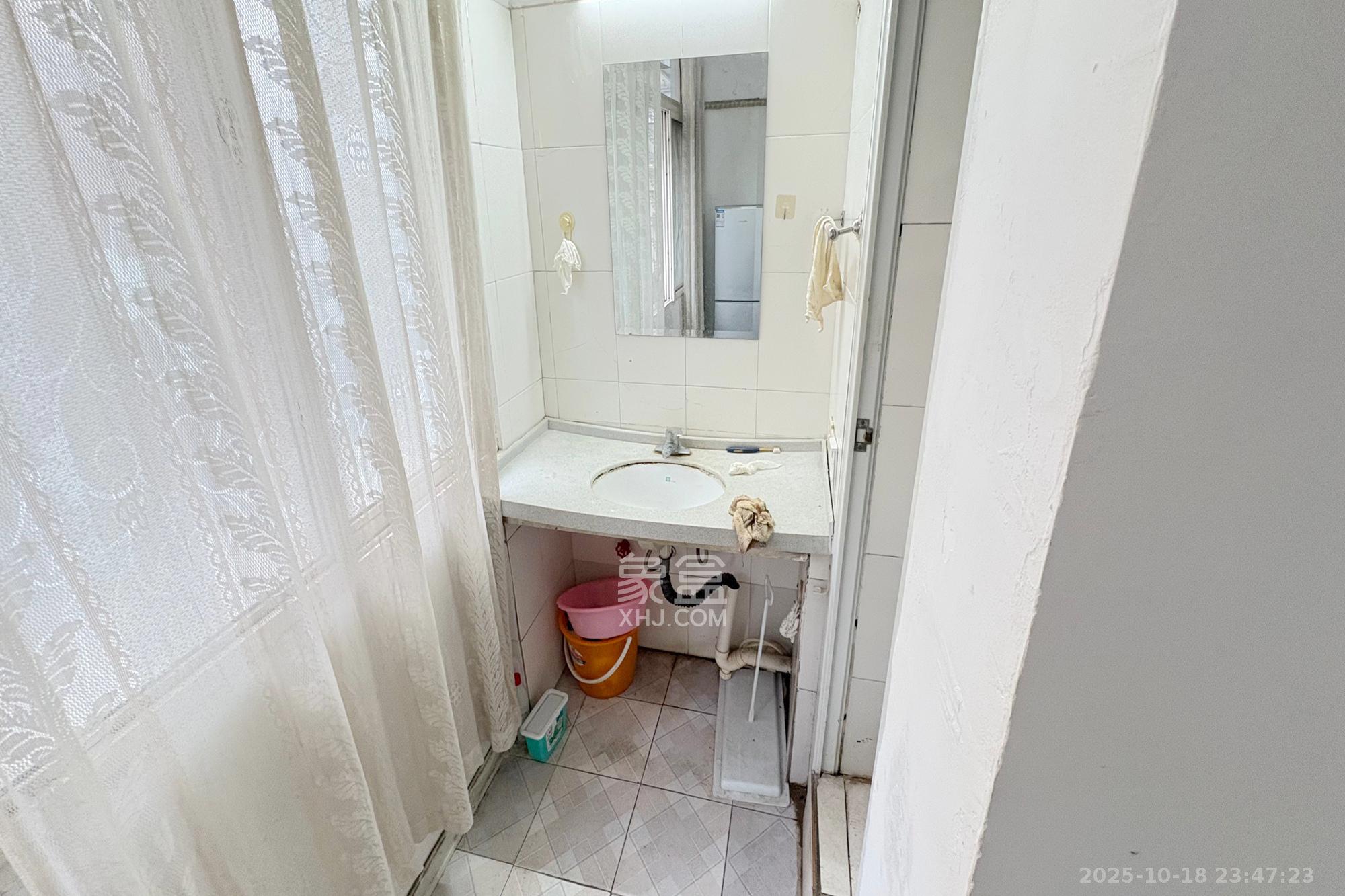 化工宿舍  2室1厅1卫    45.0万卫生间