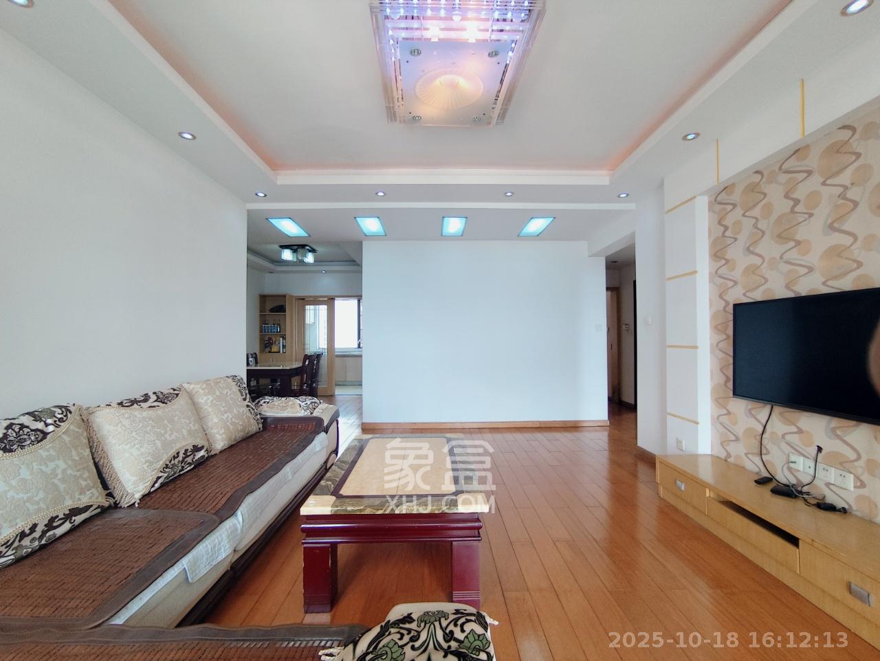 旭辉华庭  3室2厅1卫    2200.0元/月 旭辉华庭  3室2厅1卫    2200.0元/月室内图