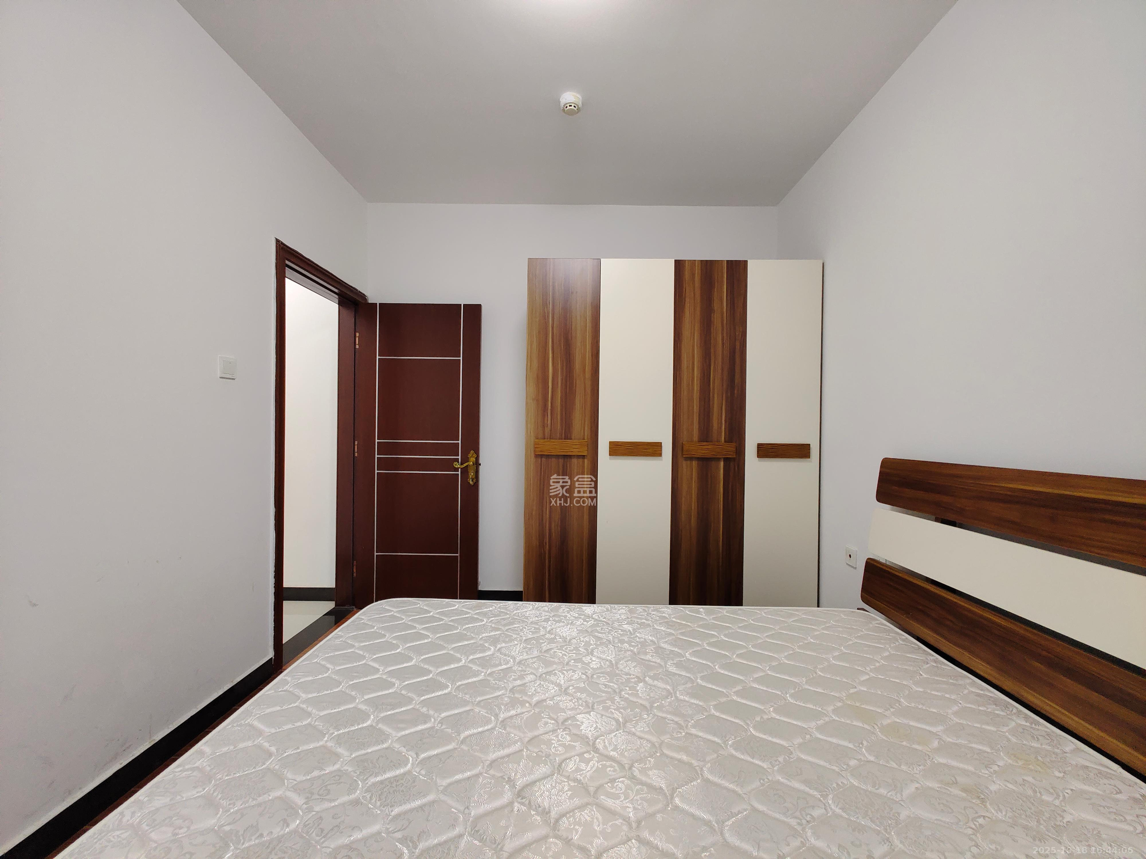 保利西海岸B区  3室2厅1卫    3000.0元/月室内图