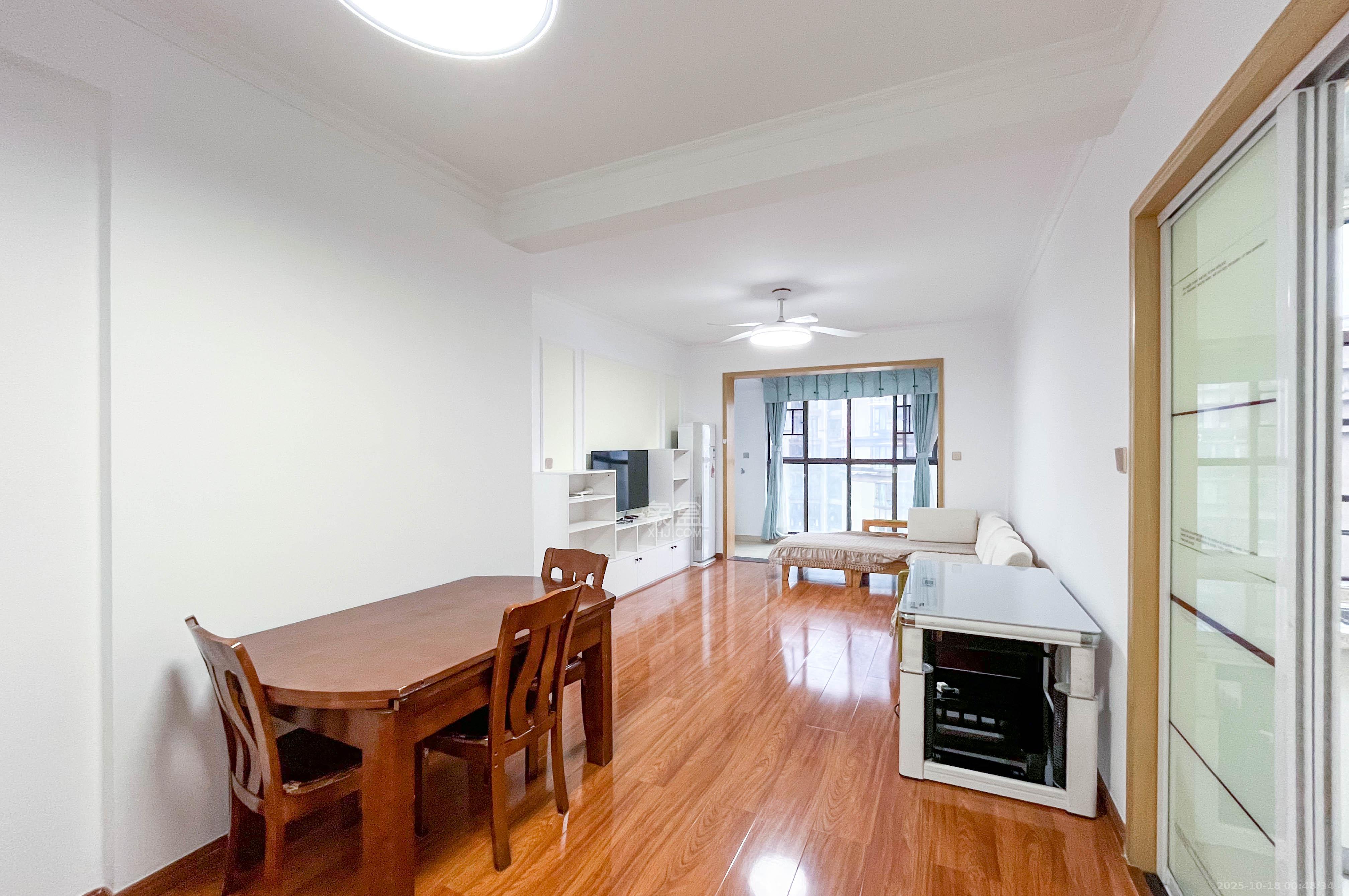 高信向日葵 3室2厅2卫 97.0万 高信向日葵 3室2厅2卫 97.0万客厅