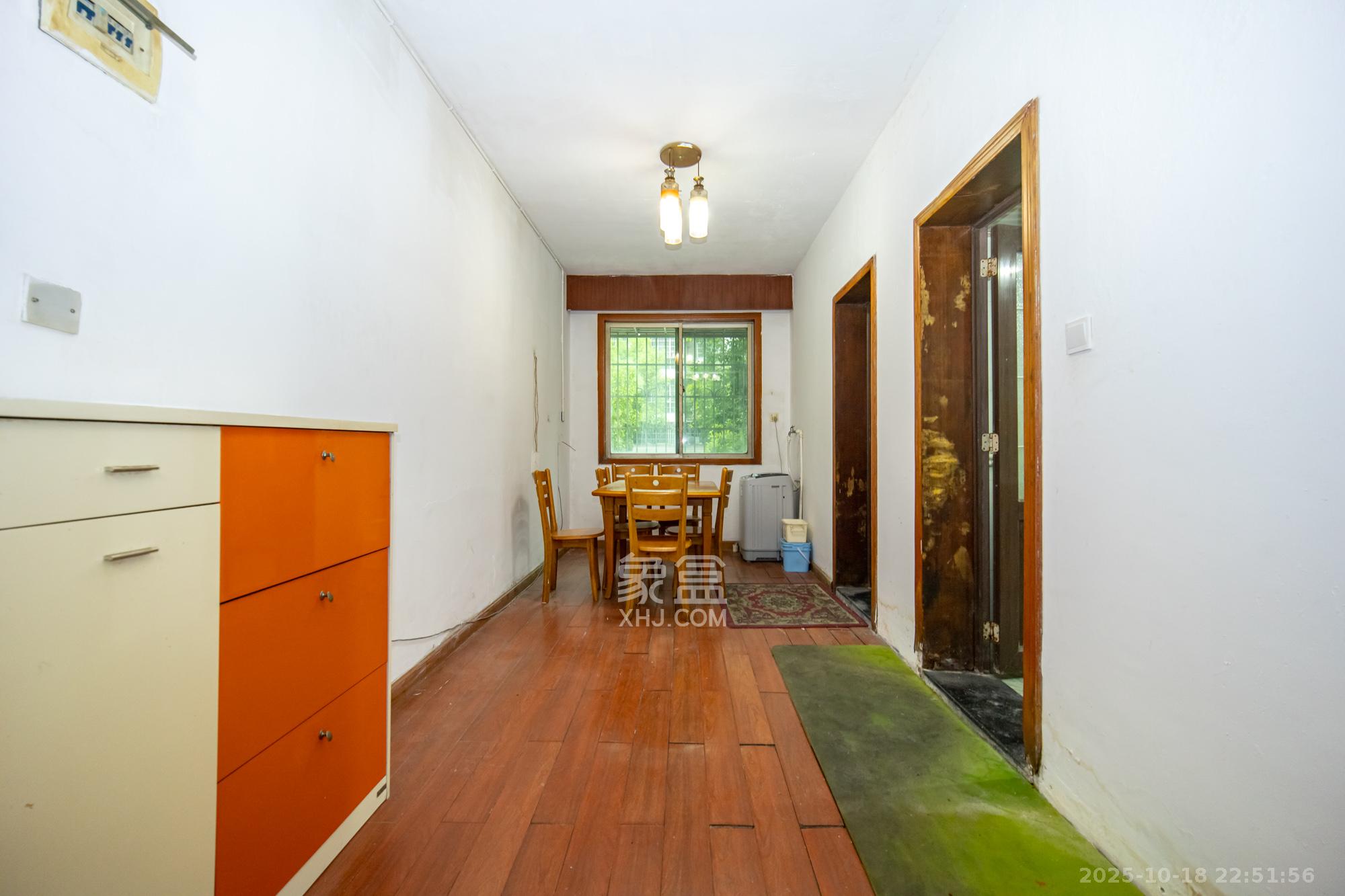 中南汽车世界 2室2厅1卫 30.0万 中南汽车世界 2室2厅1卫 30.0万其他