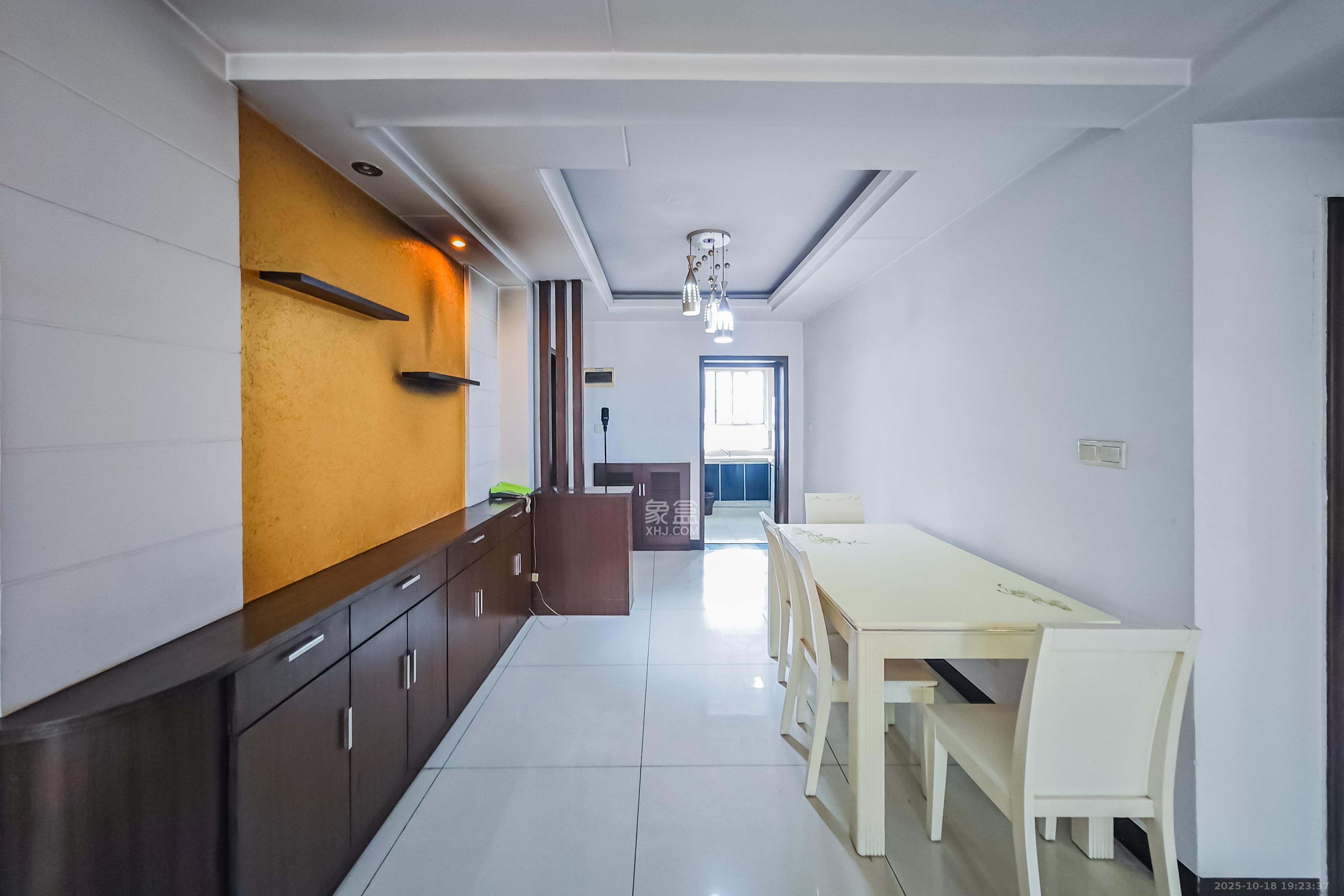 龙吉湾小区(龙瑞尚苑) 2室1厅1卫 42.0万 龙吉湾小区(龙瑞尚苑) 2室1厅1卫 42.0万客厅