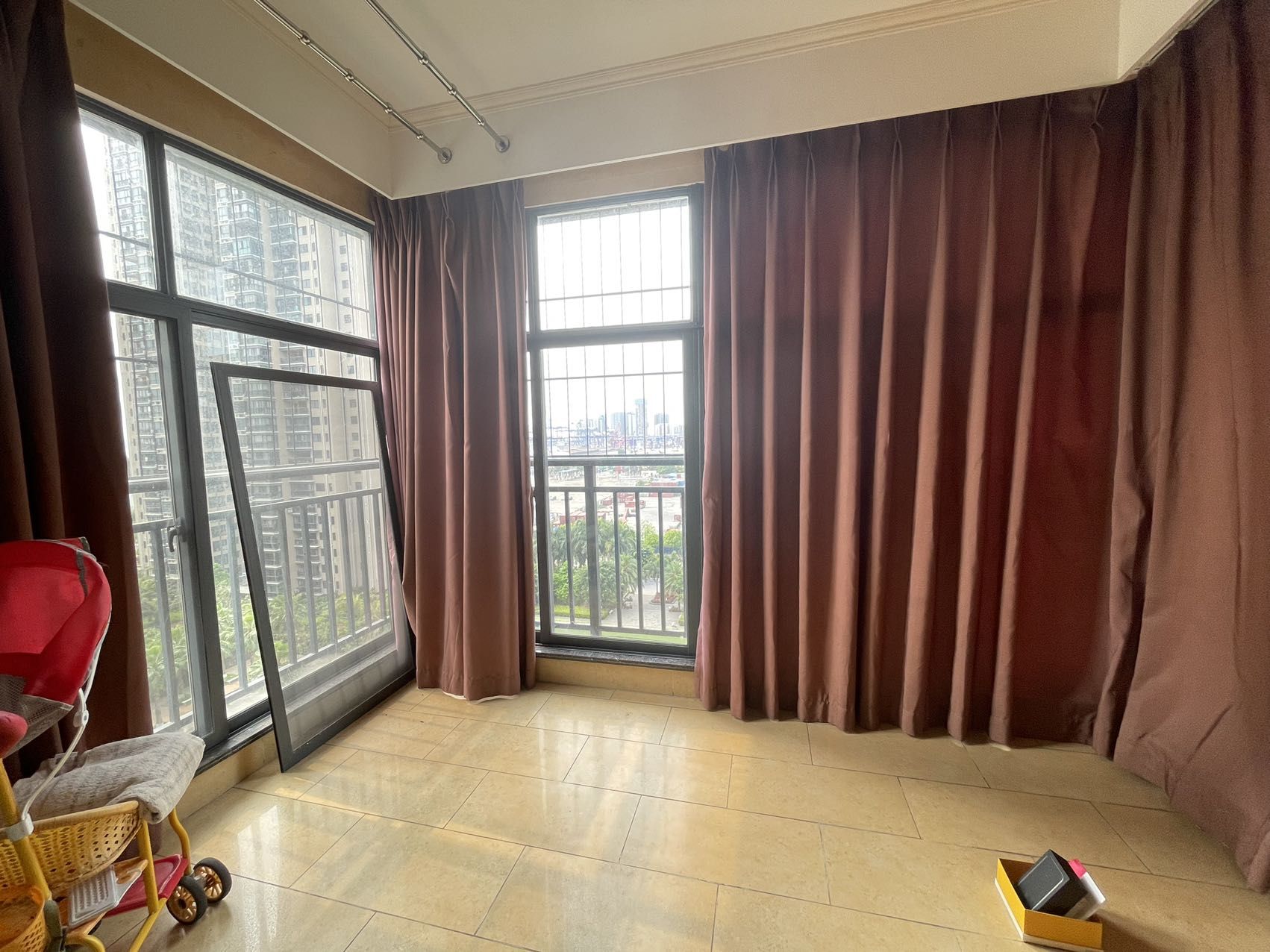 环强御景湾 4室2厅2卫 5800.0元/月 环强御景湾 4室2厅2卫 5800.0元/月室内图