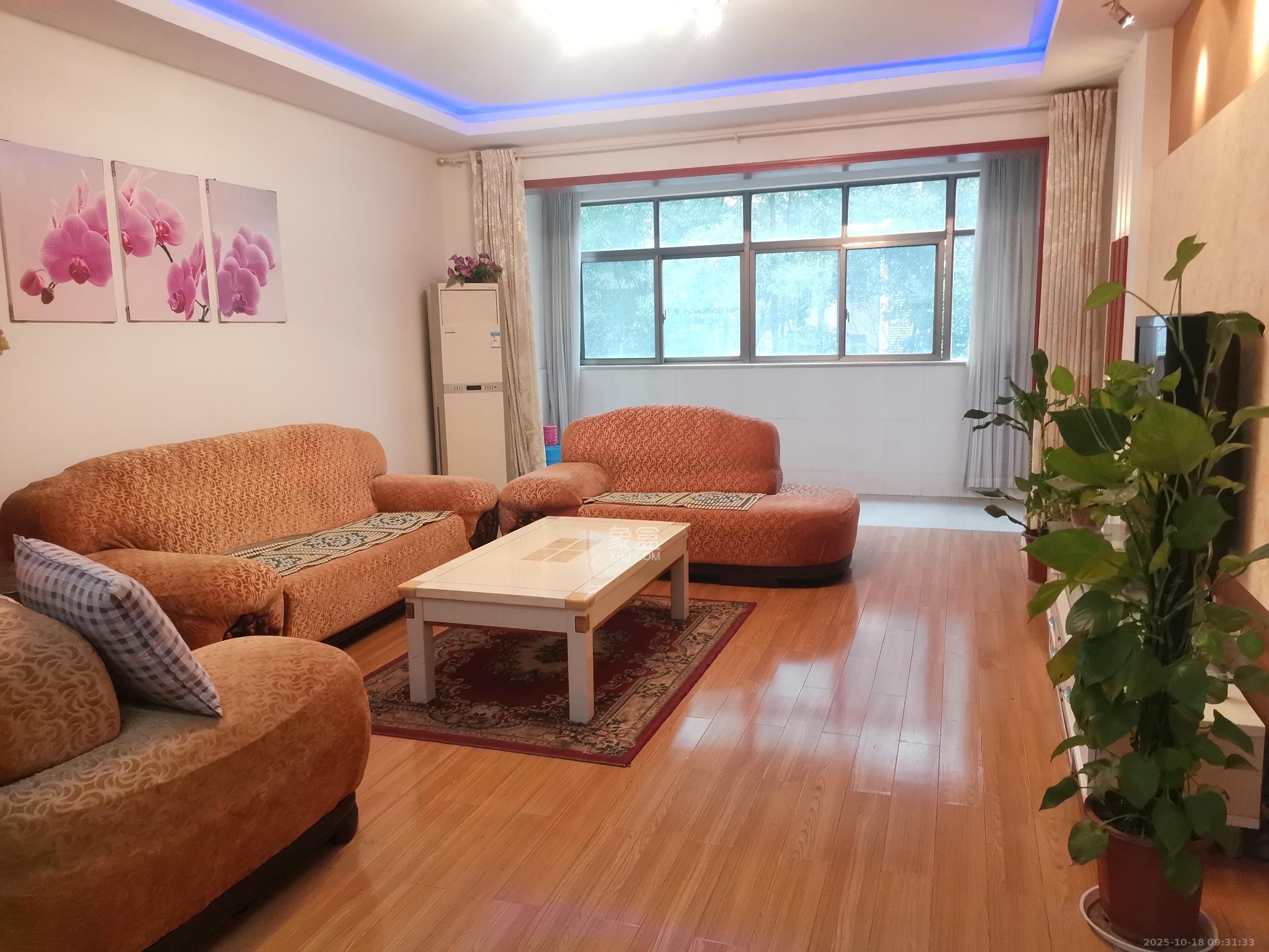 樟木坝老干所  4室2厅2卫    3600.0元/月