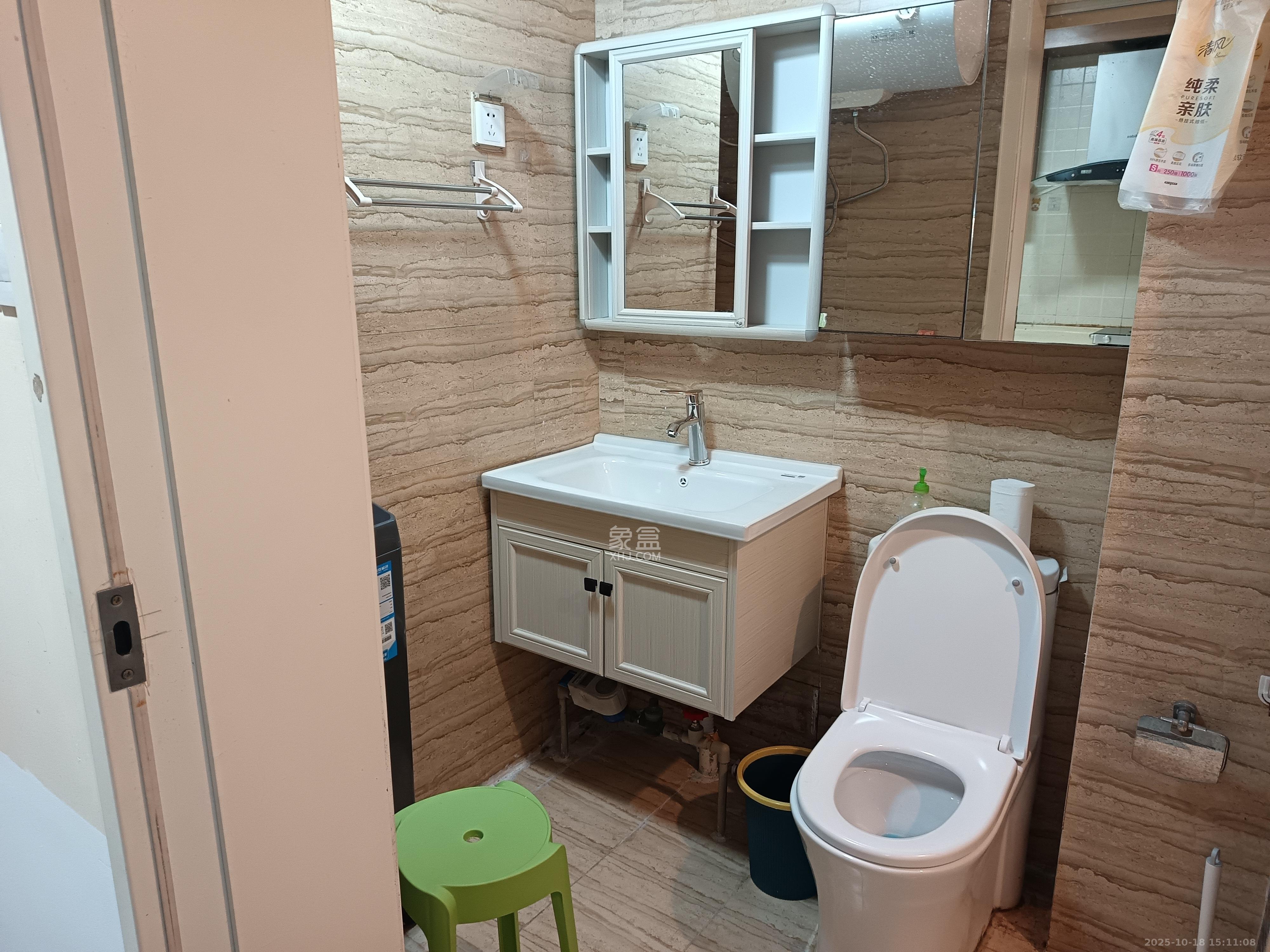 米兰春天  1室1厅1卫    1000.0元/月 米兰春天  1室1厅1卫    1000.0元/月