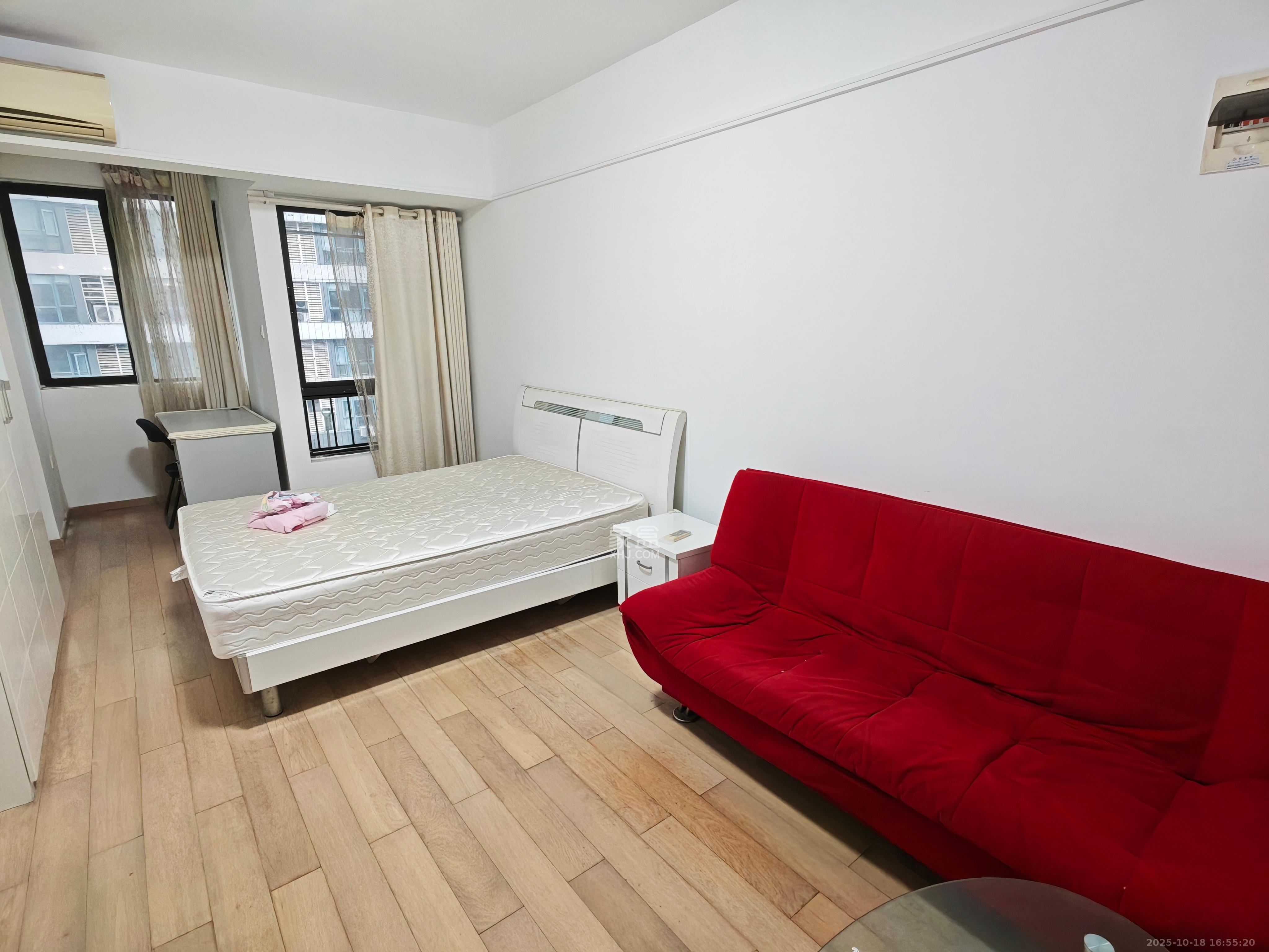 万科金色家园  1室1厅1卫    1300.0元/月 万科金色家园  1室1厅1卫    1300.0元/月