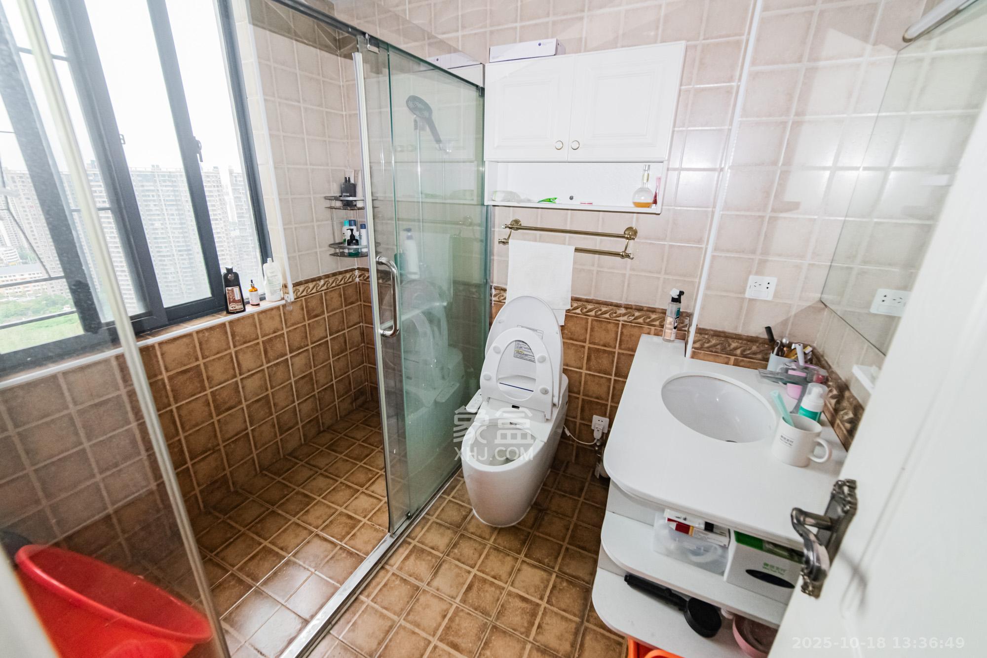 湘江世纪城映江苑  3室2厅2卫    100.0万 湘江世纪城映江苑  3室2厅2卫    100.0万卫生间