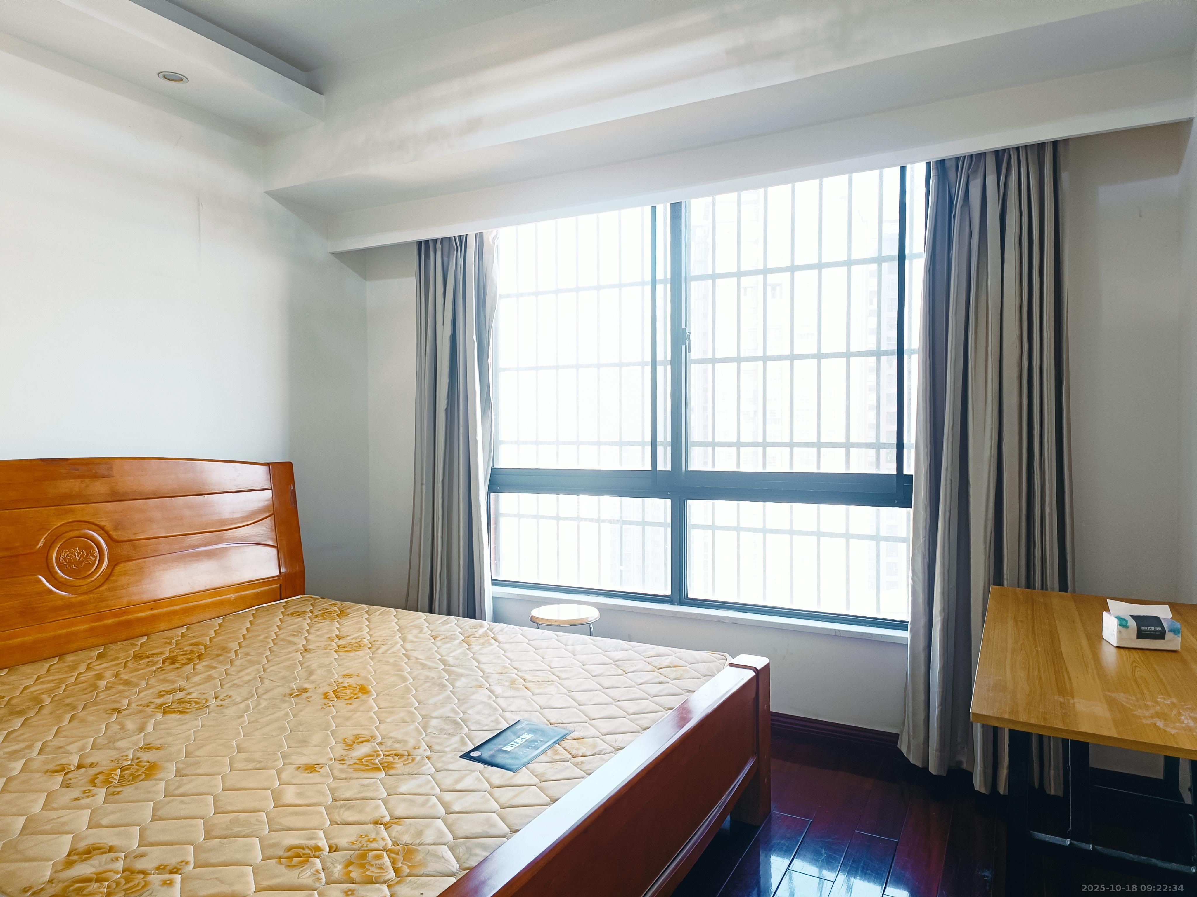 海德公园  4室2厅2卫    2500.0元/月 海德公园  4室2厅2卫    2500.0元/月室内图