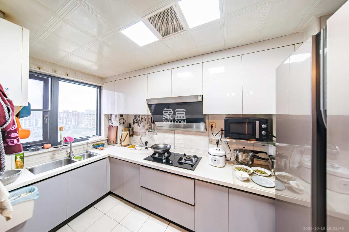 湘熙水郡(观澜海赋家园) 4室2厅2卫 180.0万 湘熙水郡(观澜海赋家园) 4室2厅2卫 180.0万厨房