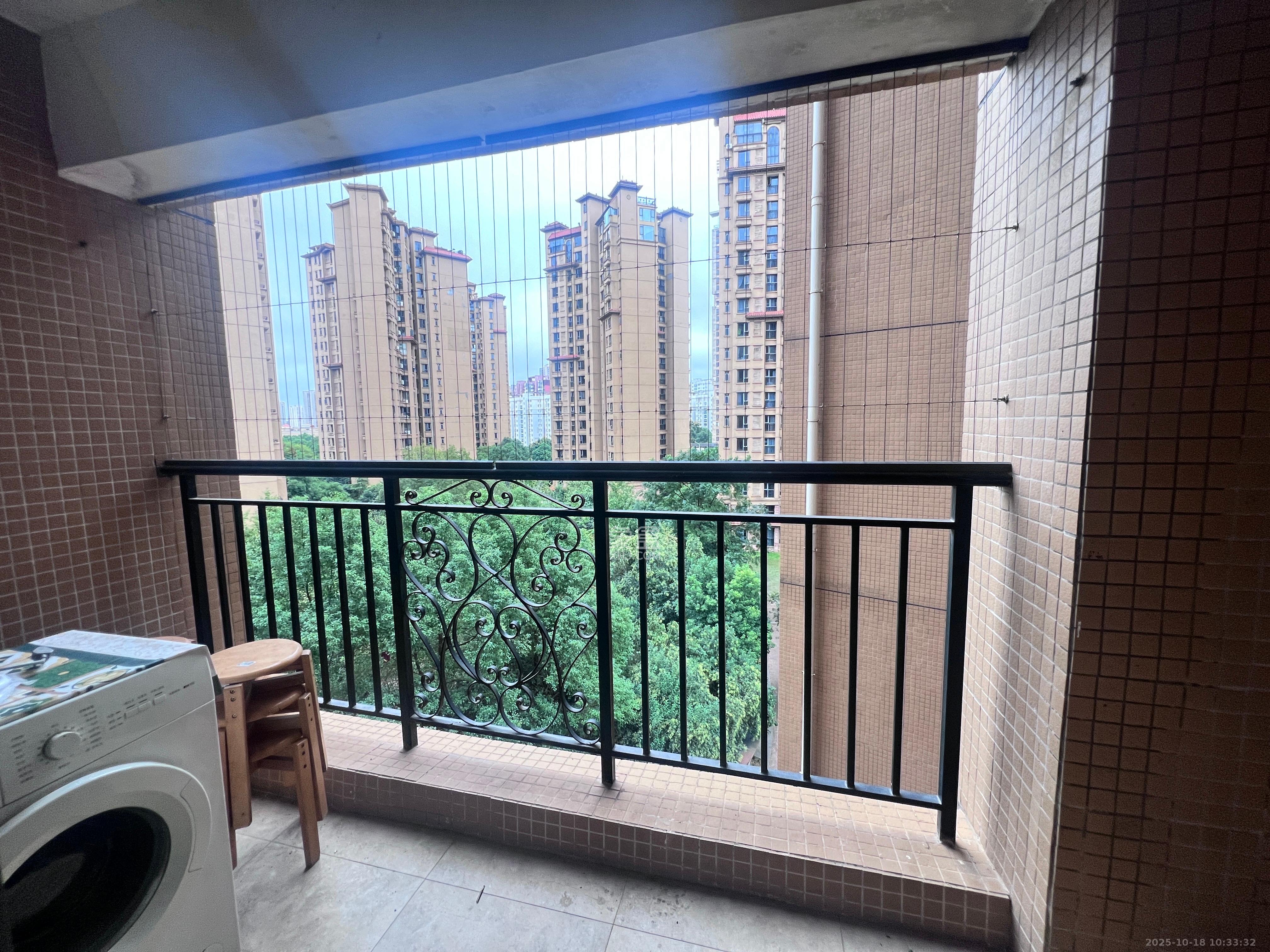 珠江郦城探香里  3室2厅1卫    1900.0元/月 珠江郦城探香里  3室2厅1卫    1900.0元/月室内图