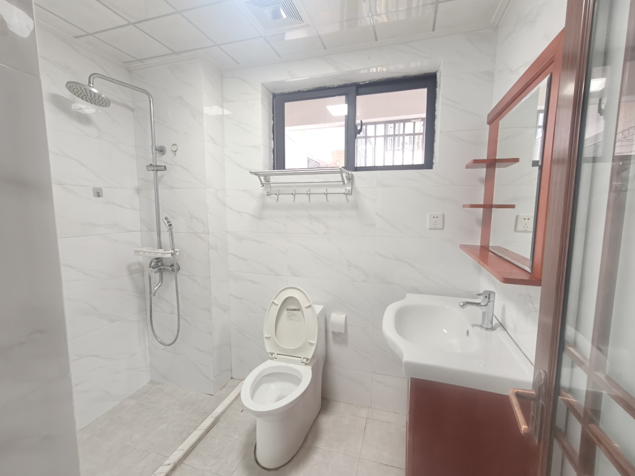 丘海警苑小区  3室2厅2卫    2800.0元/月室内图