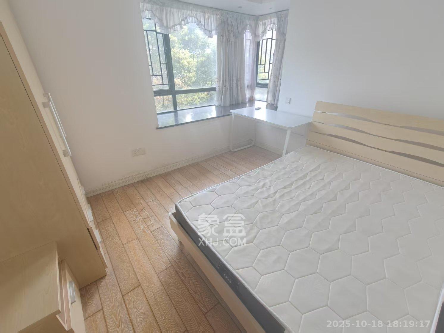 保利花园  3室2厅2卫    2500.0元/月 保利花园  3室2厅2卫    2500.0元/月室内图