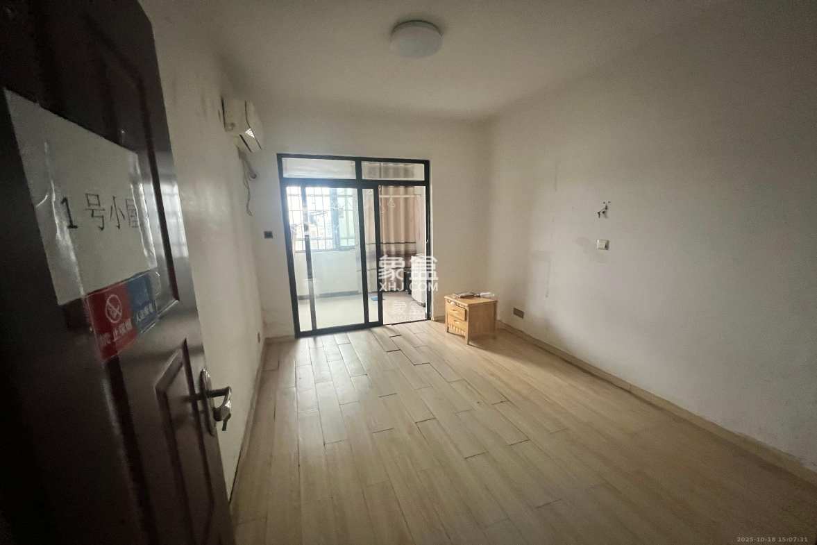 阳光锦城 3室2厅1卫 2800.0元/月 阳光锦城 3室2厅1卫 2800.0元/月室内图