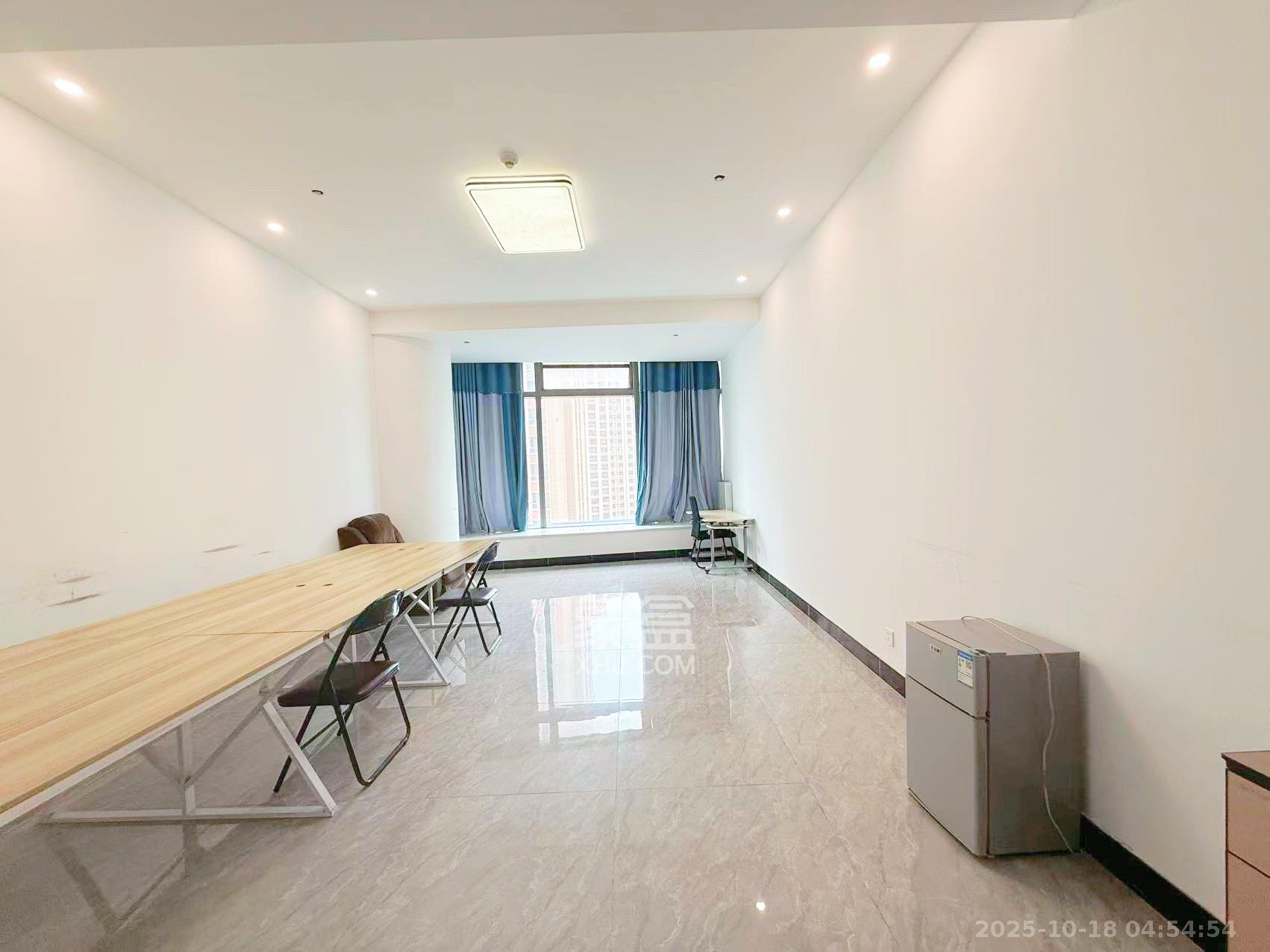 世茂铂曼  1室1厅1卫    1800.0元/月室内图