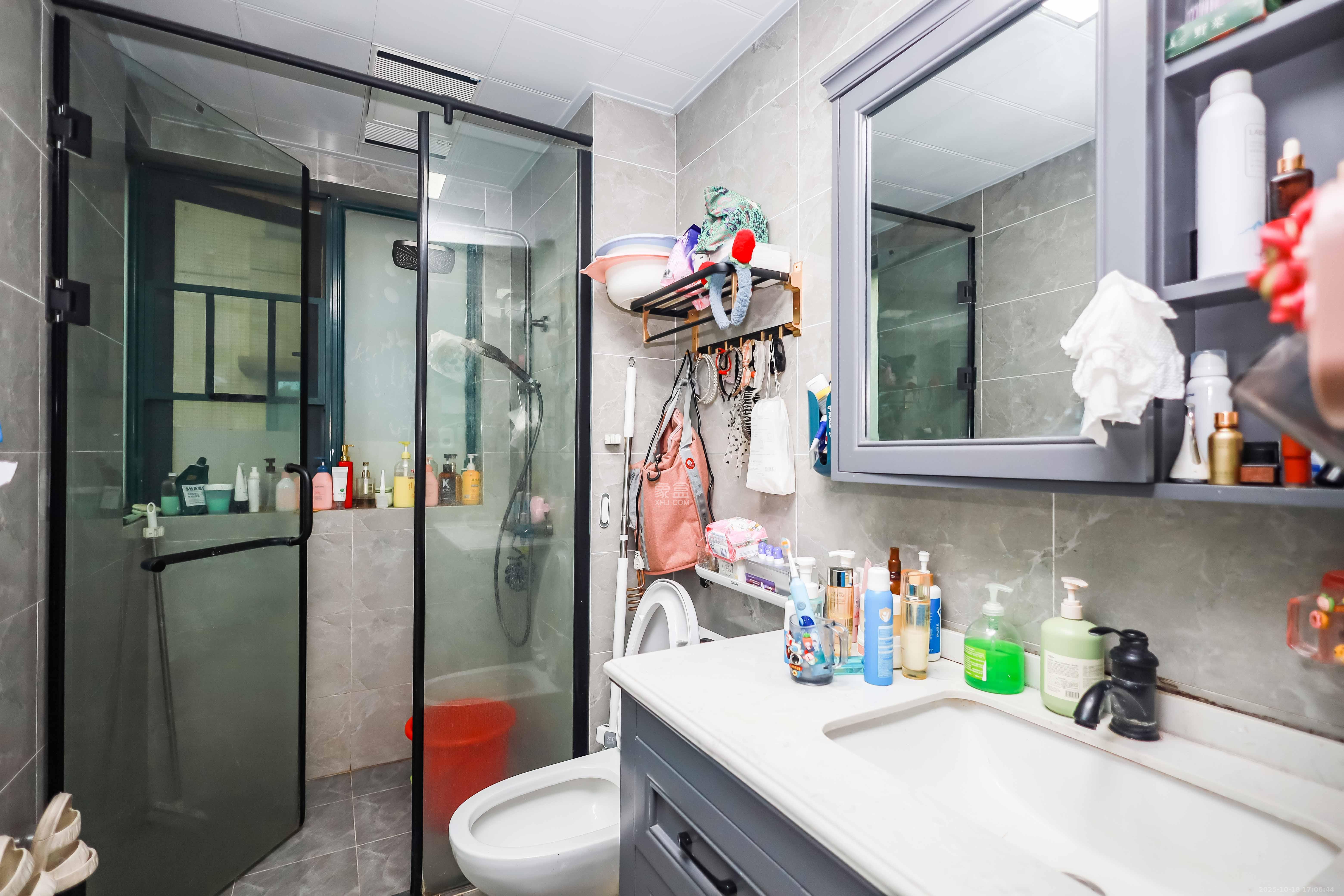 恒大华府  3室2厅1卫    118.0万卫生间