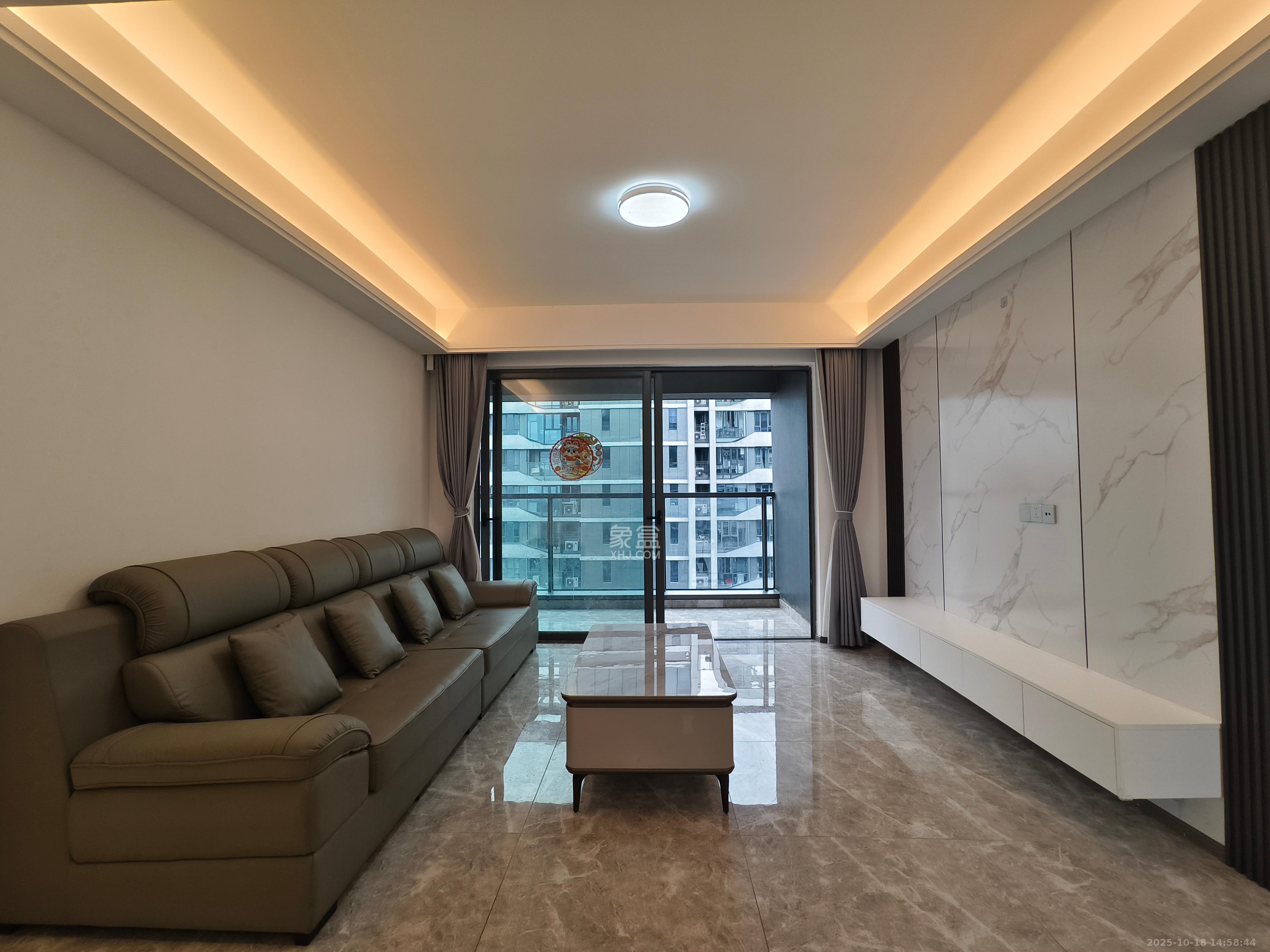 复地滨江金融中心 4室2厅2卫 4200.0元/月 复地滨江金融中心 4室2厅2卫 4200.0元/月室内图