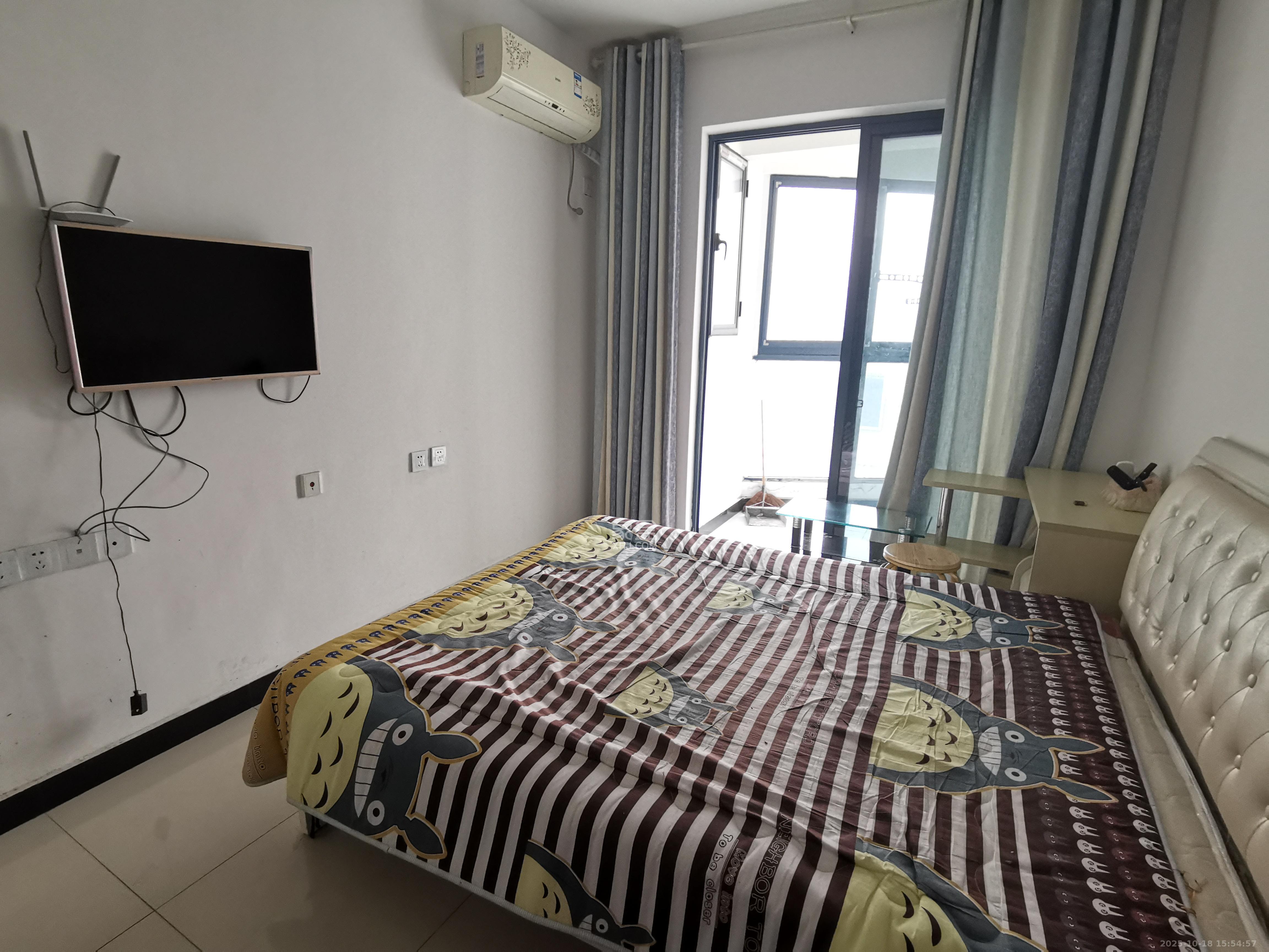 绿地中央广场  1室1厅1卫    1600.0元/月 绿地中央广场  1室1厅1卫    1600.0元/月室内图1