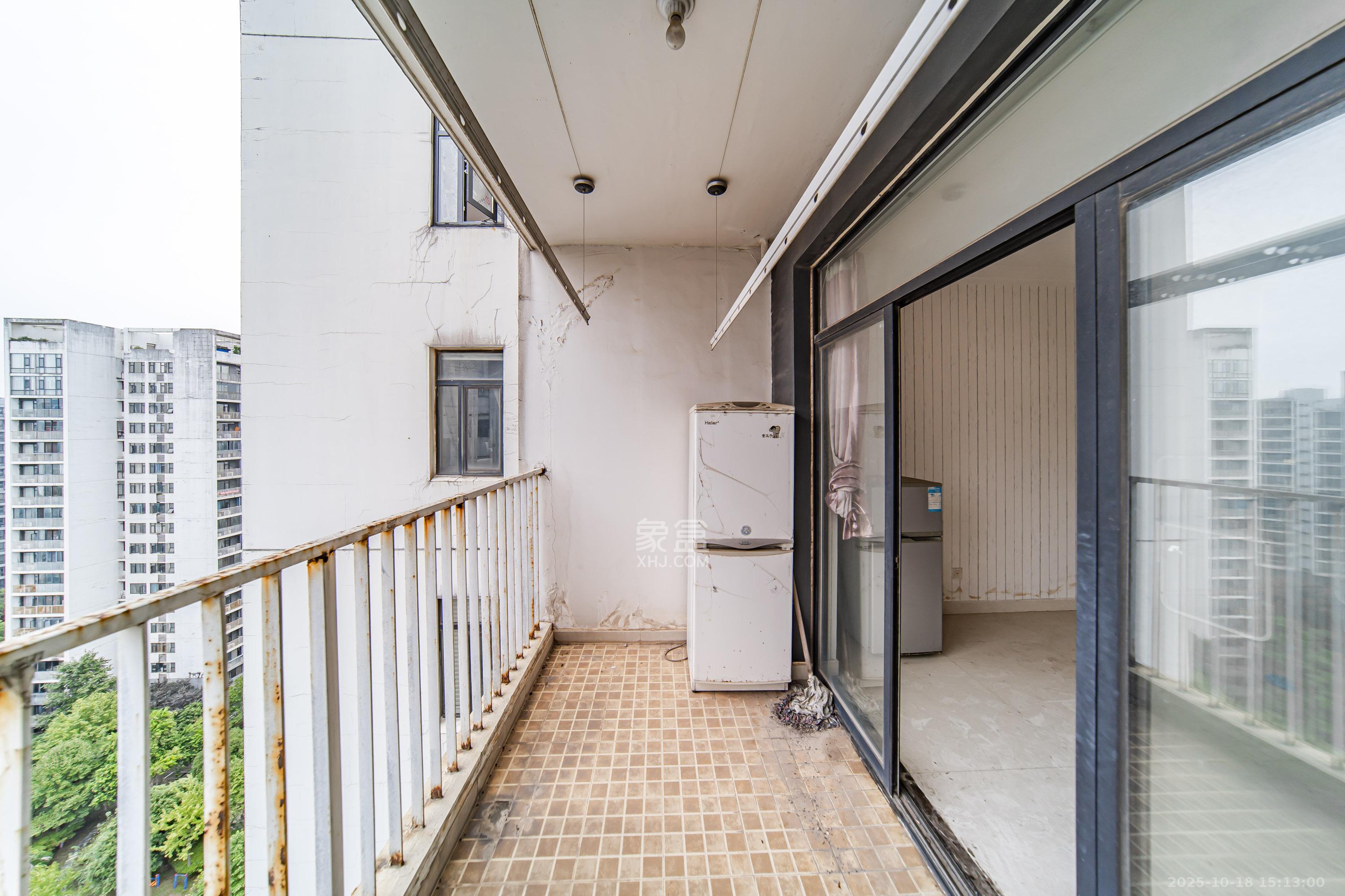 阳光100三期 2室2厅1卫 2000.0元/月 阳光100三期 2室2厅1卫 2000.0元/月室内图