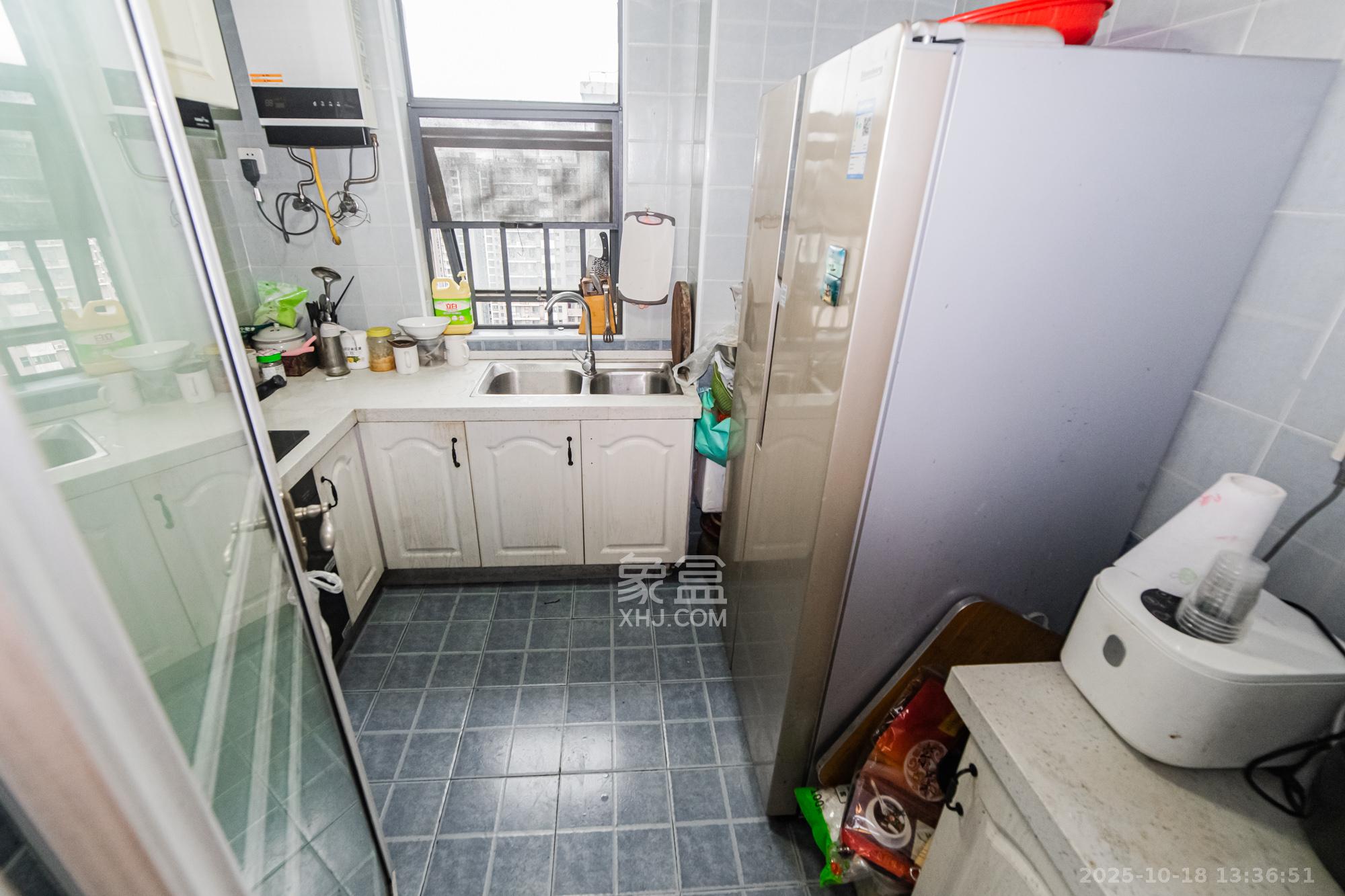 湘江世纪城映江苑  3室2厅2卫    100.0万 湘江世纪城映江苑  3室2厅2卫    100.0万厨房