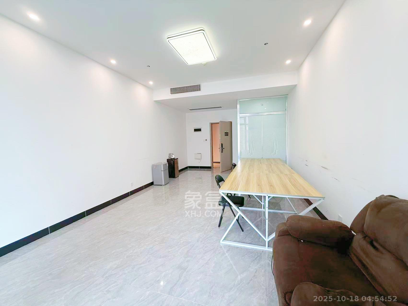 世茂铂曼  1室1厅1卫    1800.0元/月室内图