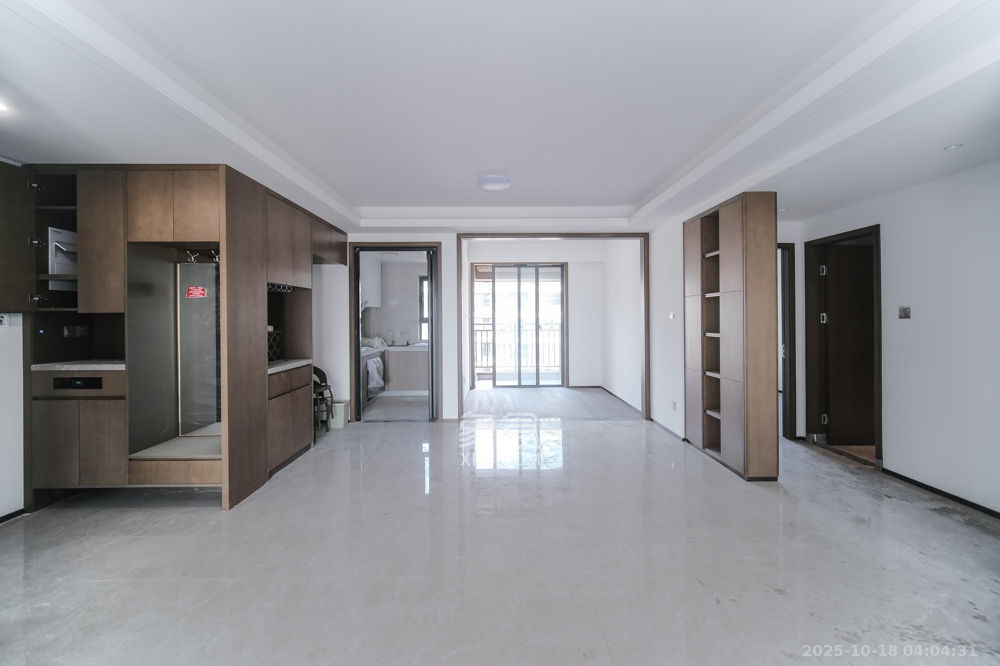 荣盛城 4室2厅2卫 98.0万 荣盛城 4室2厅2卫 98.0万客厅