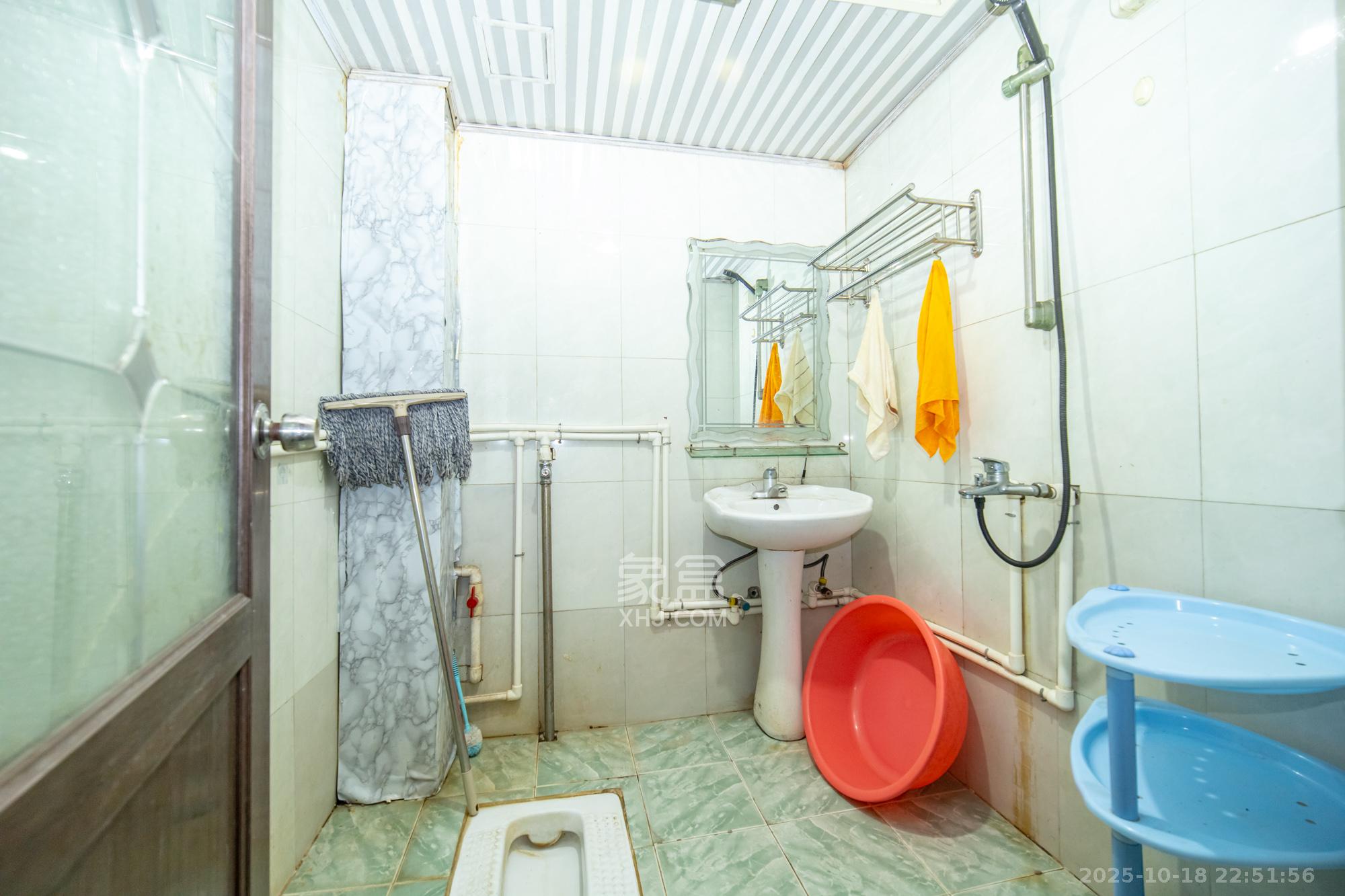 中南汽车世界  2室2厅1卫    30.0万卫生间