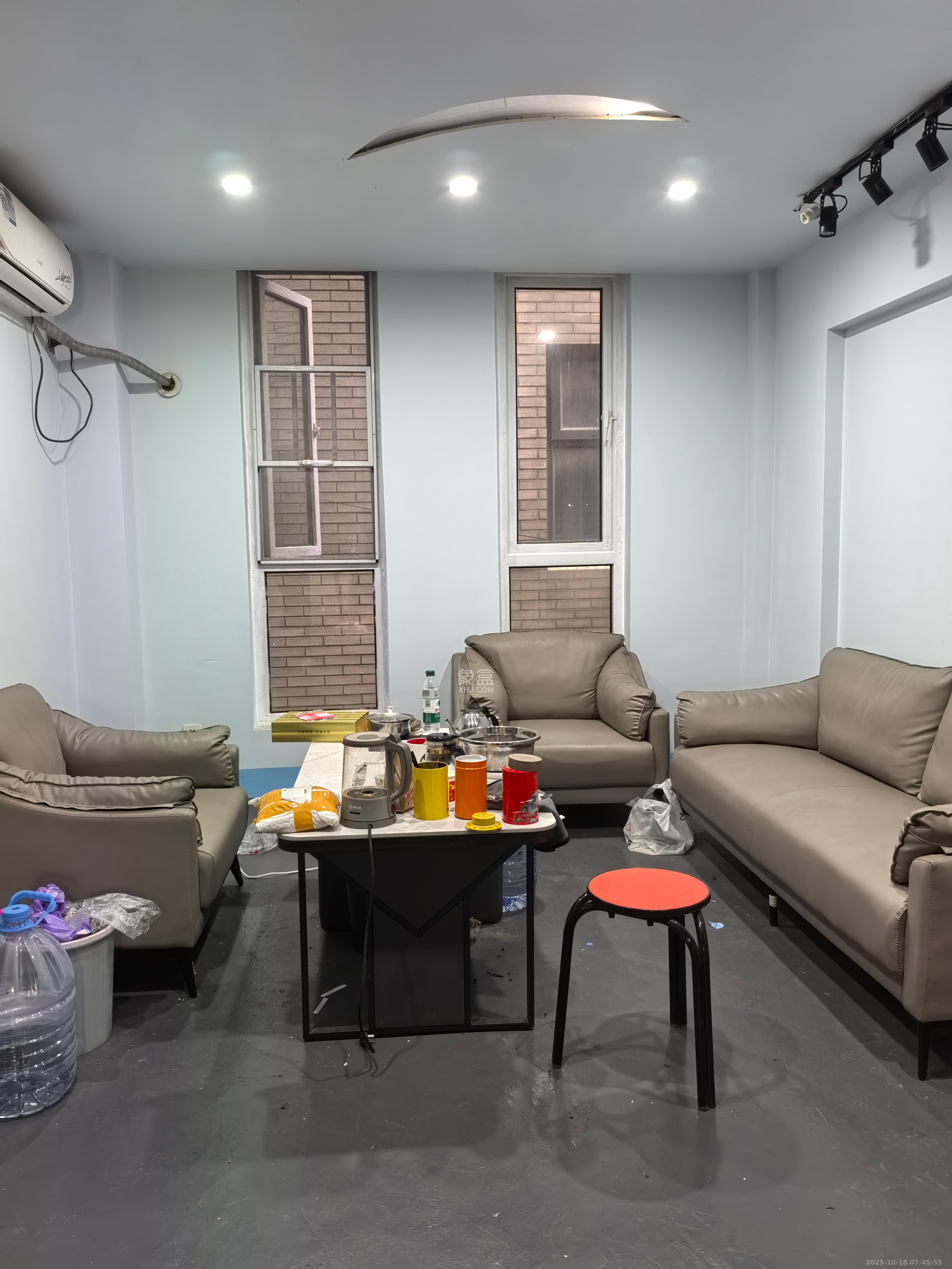 山水湾  5室2厅2卫    5200.0元/月 山水湾  5室2厅2卫    5200.0元/月室内图