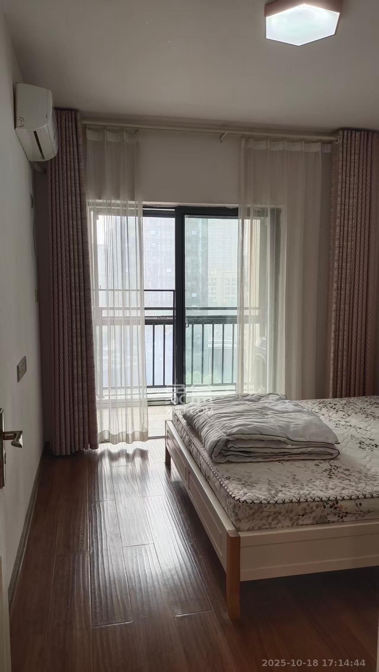 荣盛花语馨苑  1室2厅1卫    2200.0元/月室内图