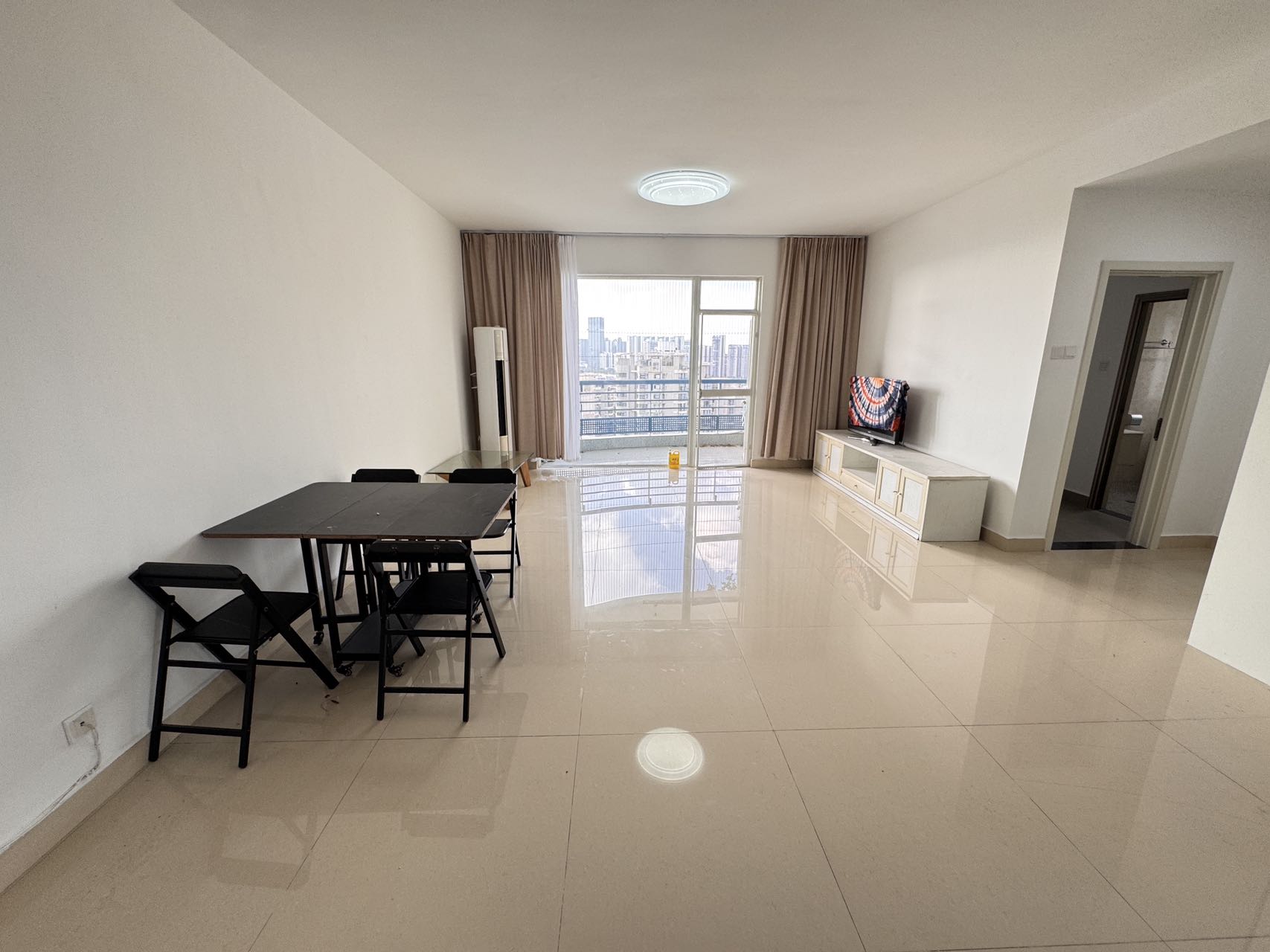 紫荆花园一期  3室2厅2卫    3500.0元/月室内图1