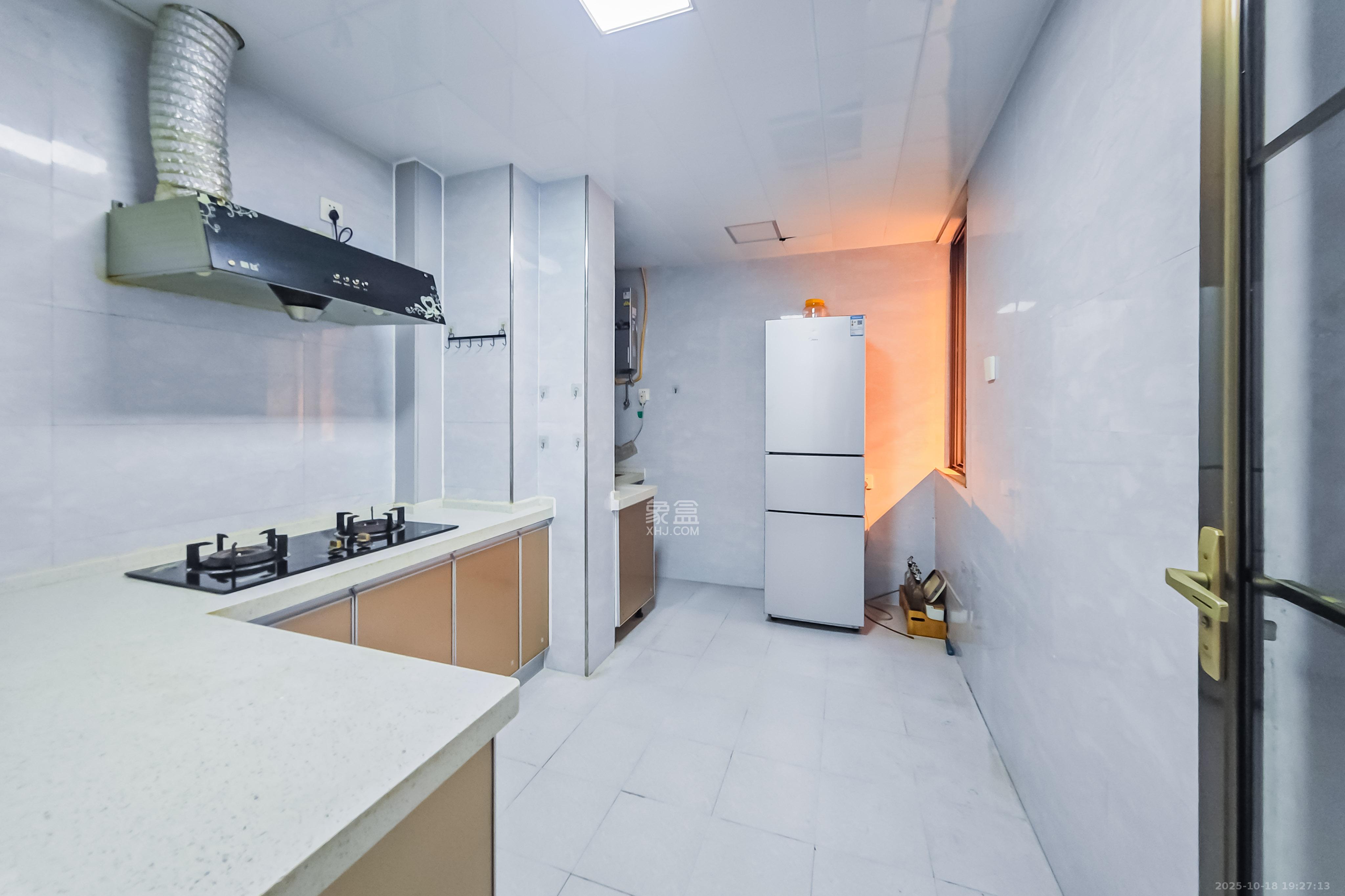 半山壹号  2室2厅2卫    90.0万厨房