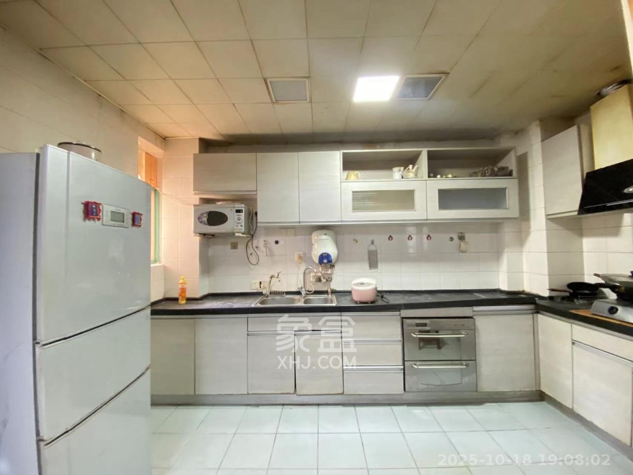 亚华香舍花都  3室2厅2卫    2500.0元/月室内图