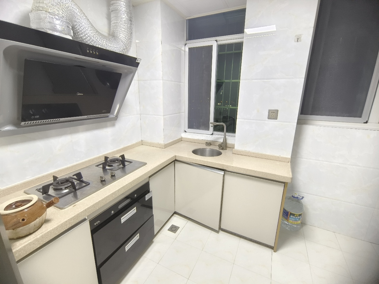 阳光巴洛克广场 3室2厅2卫 2500.0元/月 阳光巴洛克广场 3室2厅2卫 2500.0元/月室内图