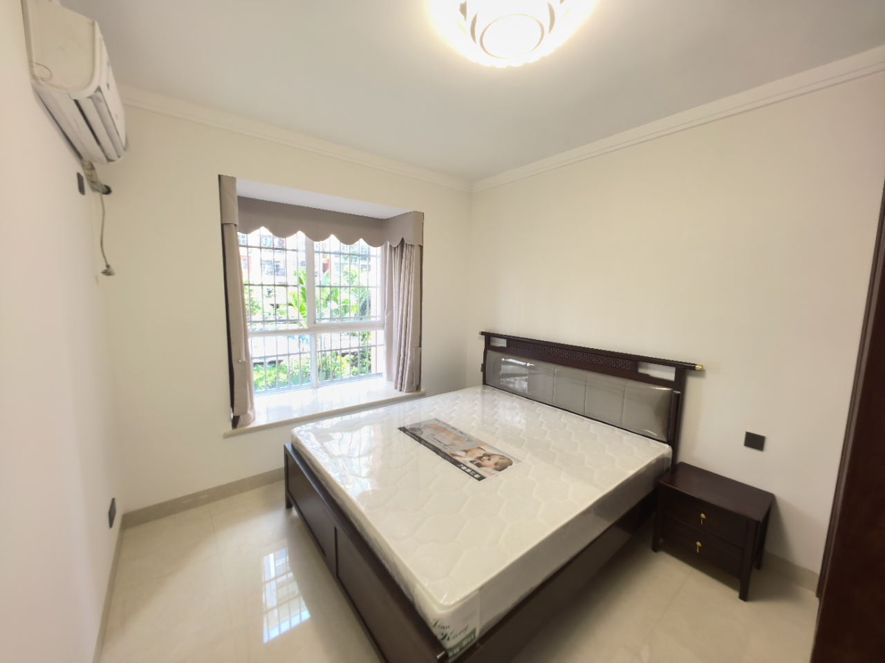 宝泰温泉花园  1室2厅1卫    126.0万 宝泰温泉花园  1室2厅1卫    126.0万室内图