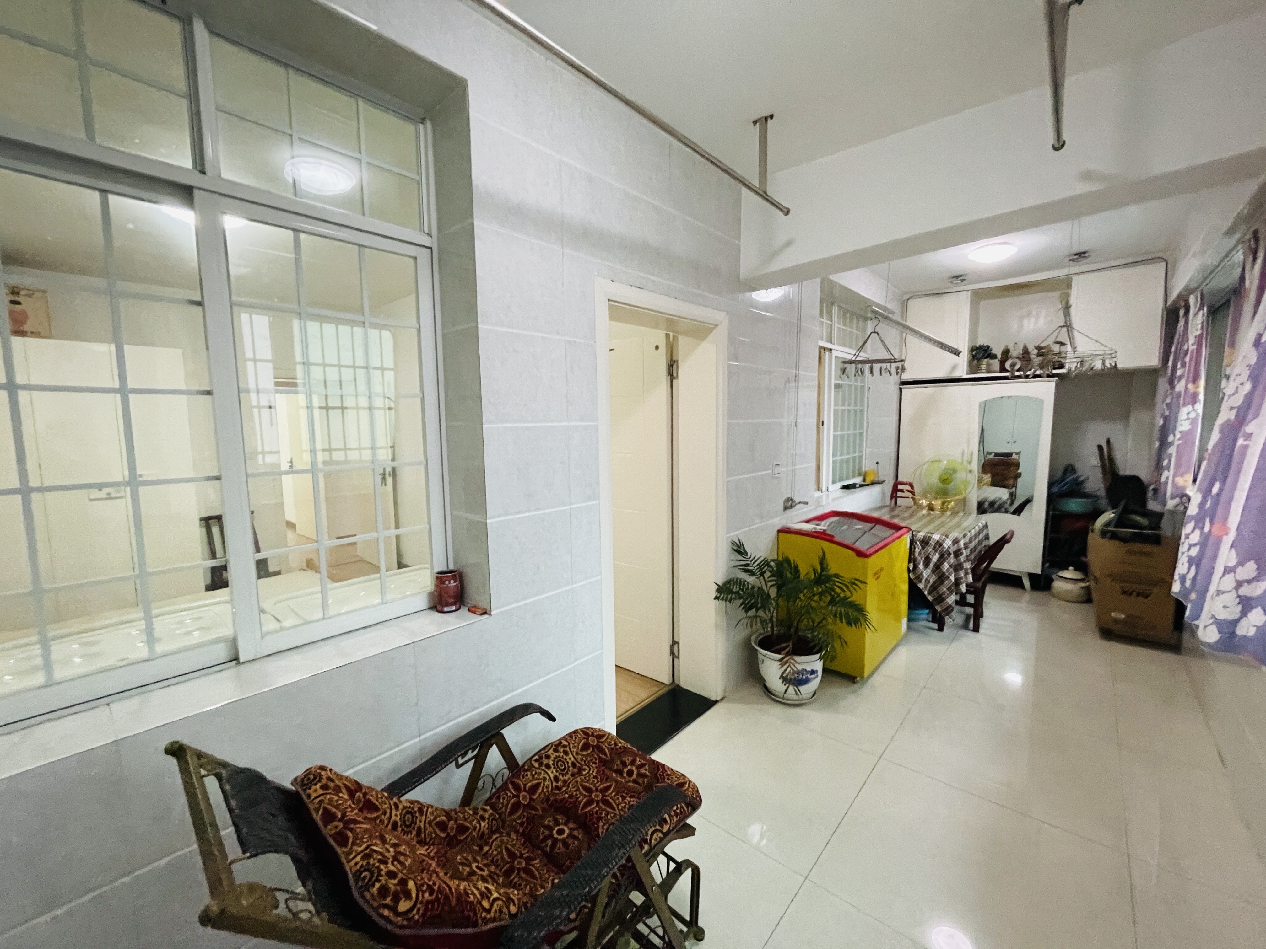 龙洲花园  4室2厅2卫    46.8万客厅