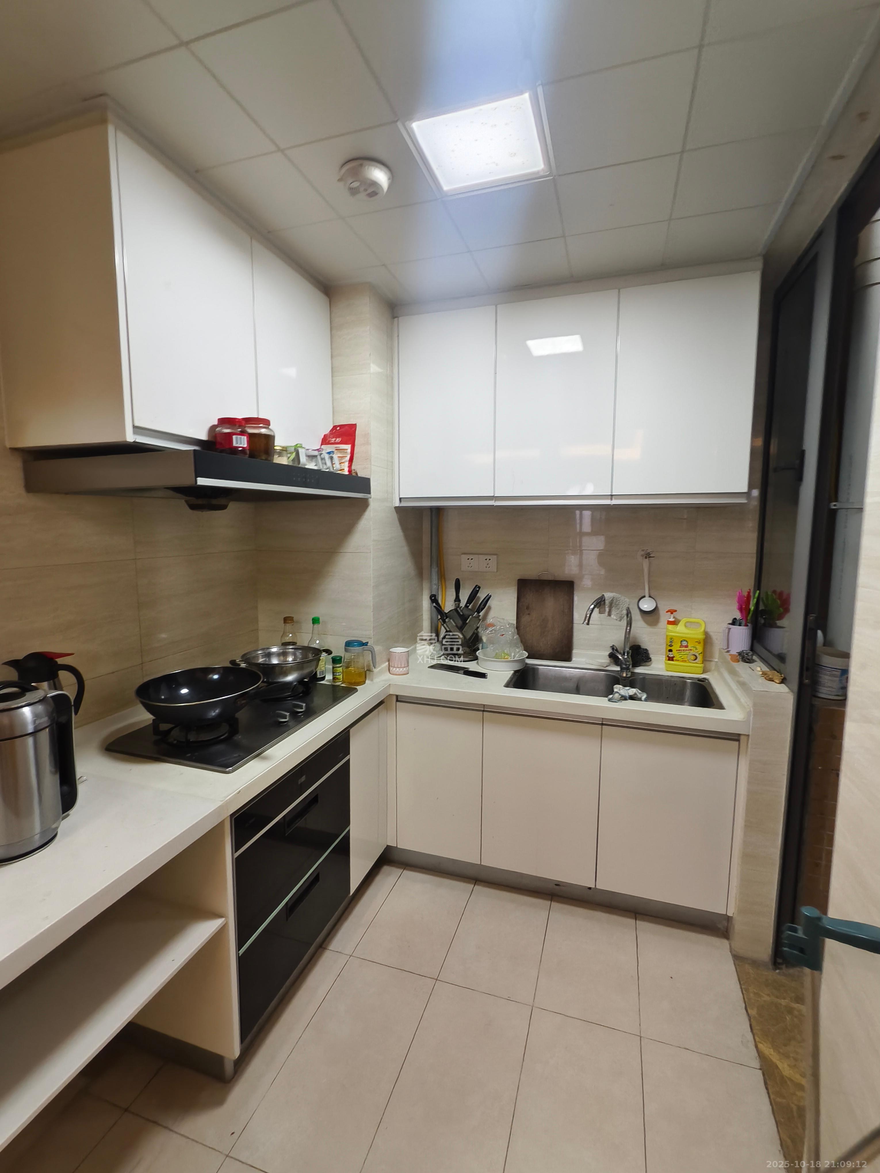 珠江郦城薰衣道  3室2厅1卫    2300.0元/月 珠江郦城薰衣道  3室2厅1卫    2300.0元/月室内图