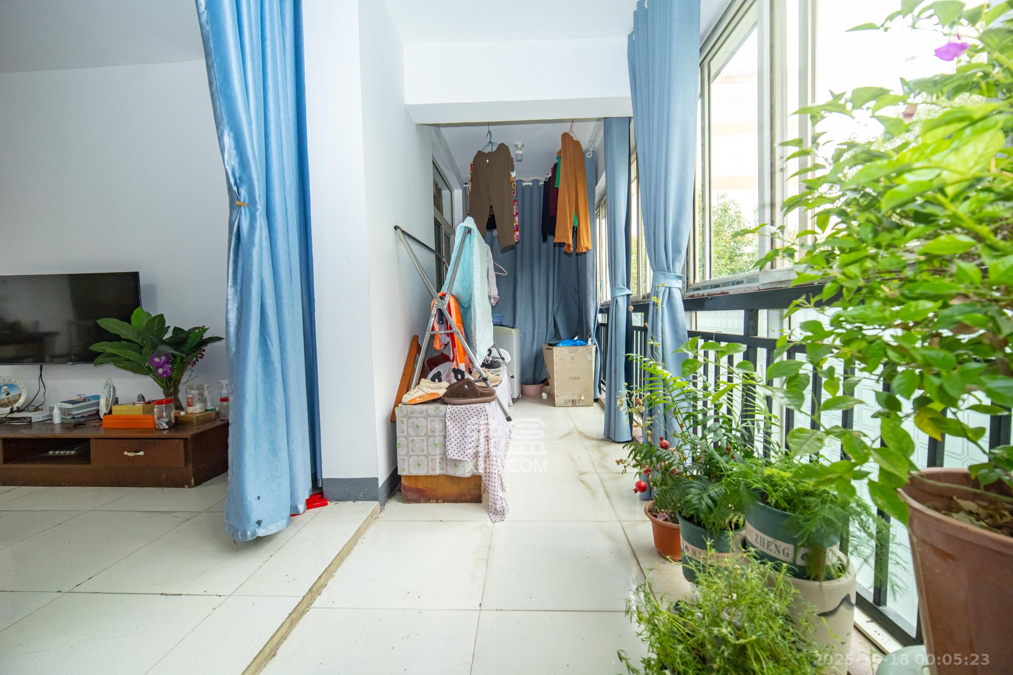 金岸教师公寓 4室2厅2卫 61.0万 金岸教师公寓 4室2厅2卫 61.0万阳台