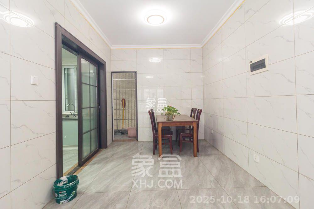 楚天世纪城东苑  1室2厅2卫    2400.0元/月室内图