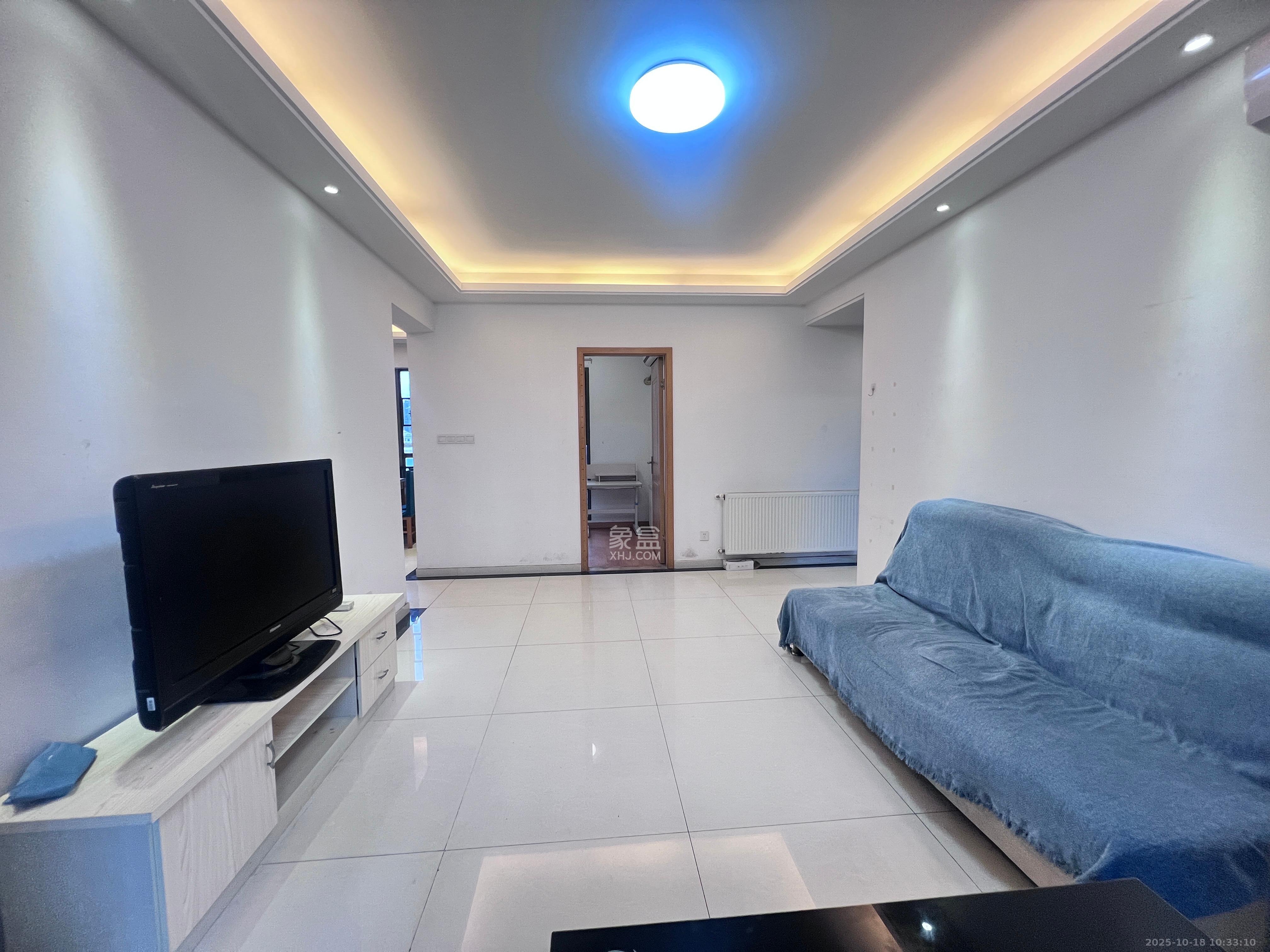 珠江郦城探香里  3室2厅1卫    1900.0元/月 珠江郦城探香里  3室2厅1卫    1900.0元/月室内图1